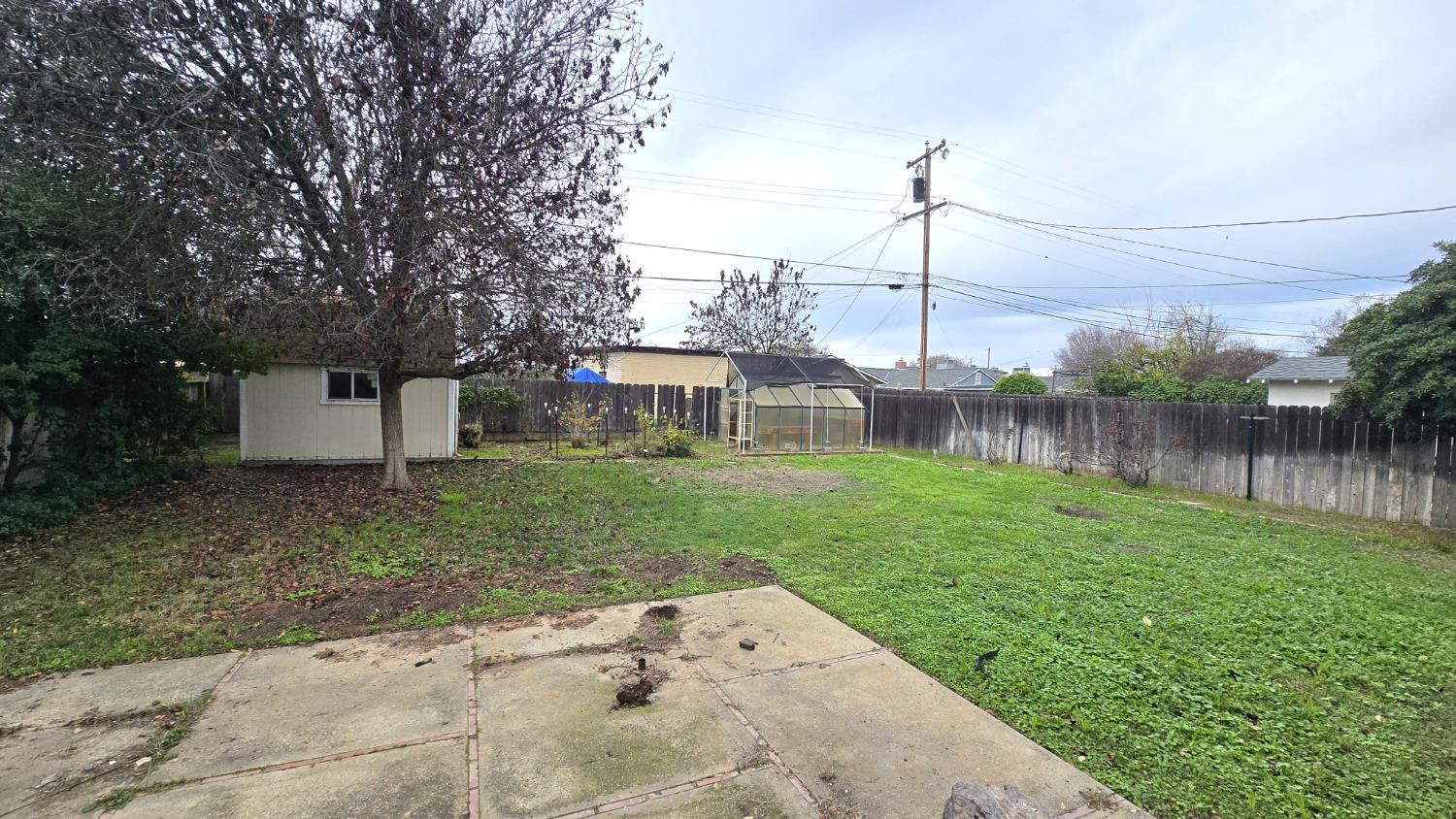 3015 N Adoline Ave, Fresno, CA 93705