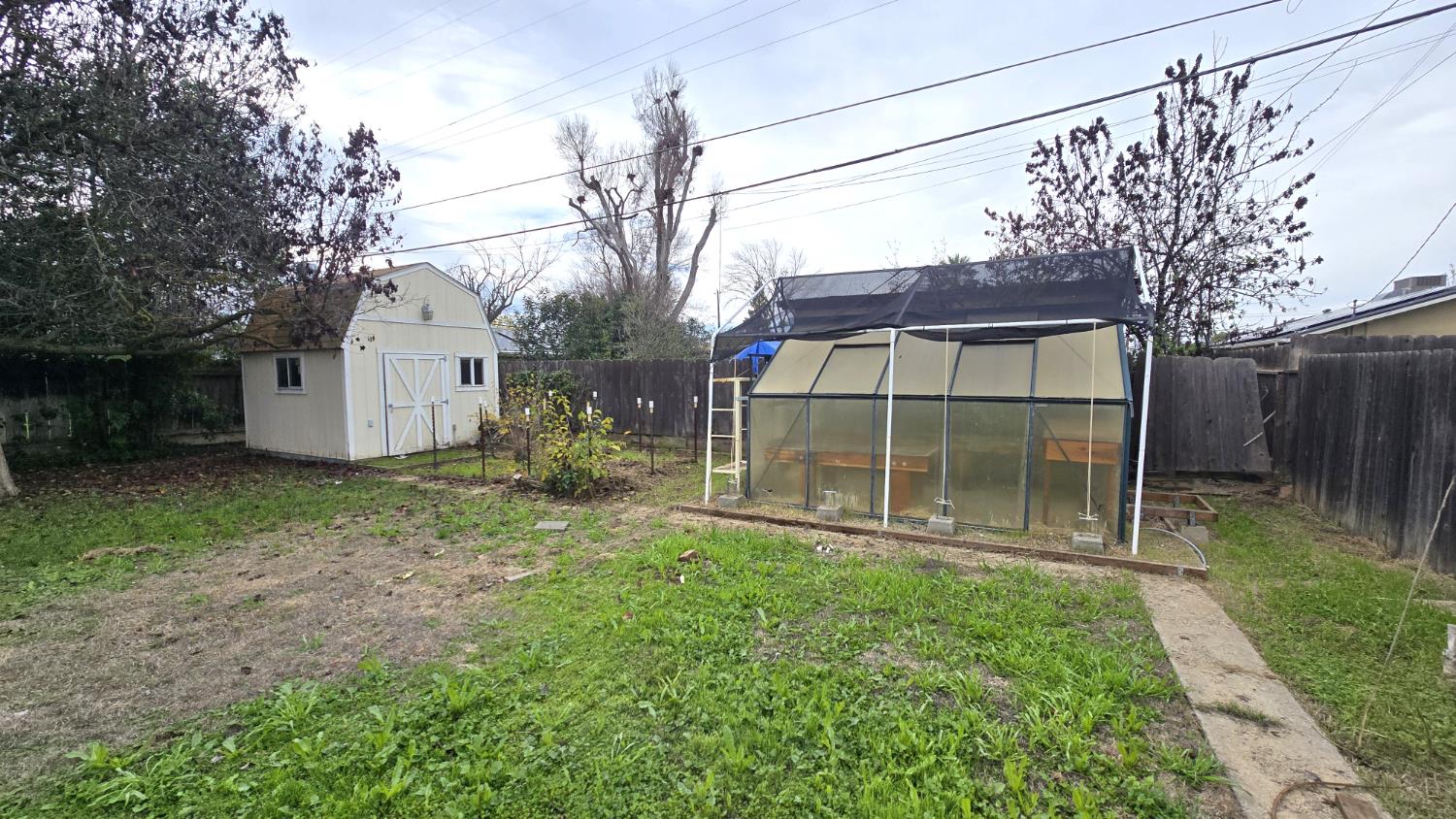 3015 N Adoline Ave, Fresno, CA 93705