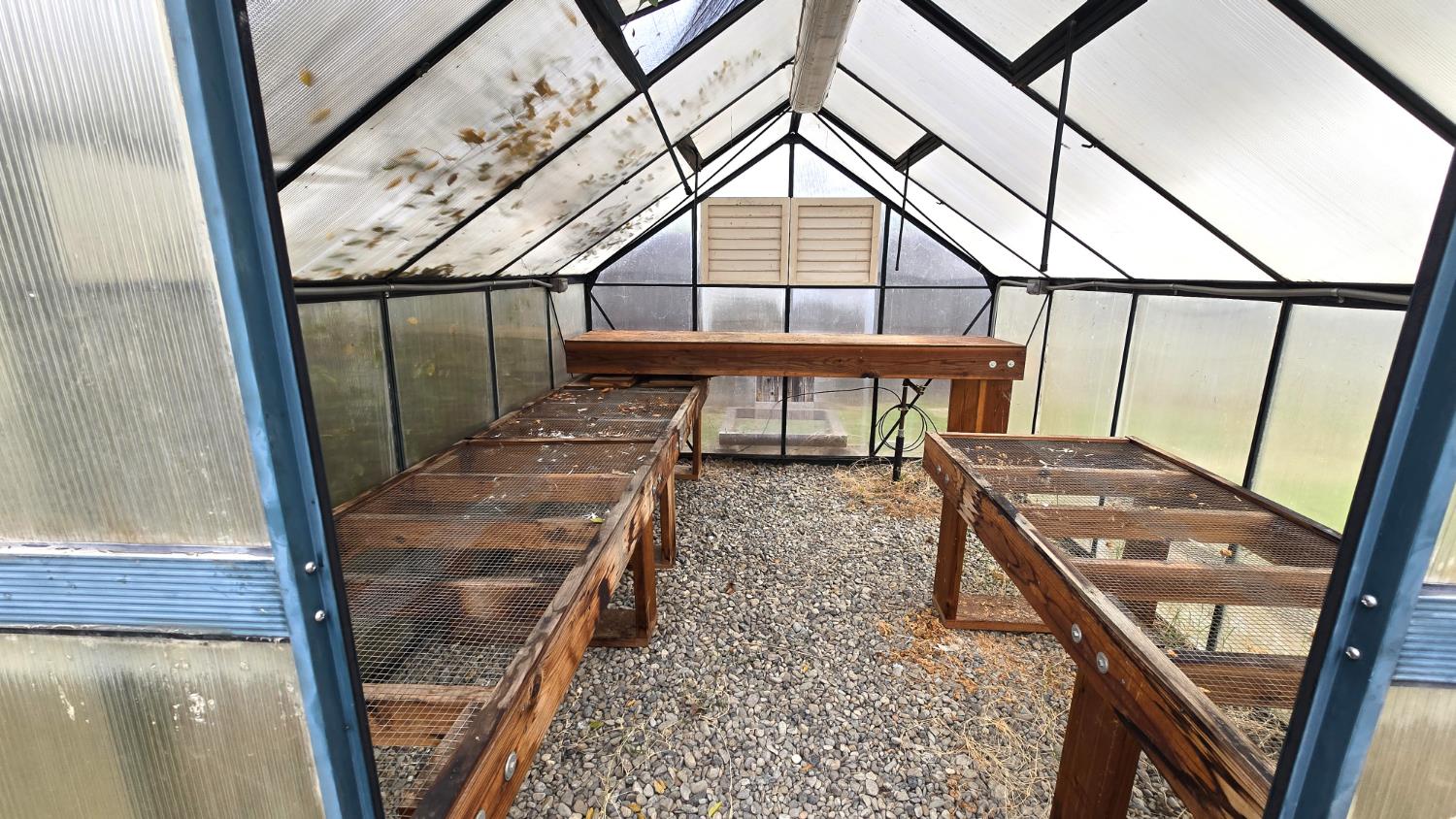 3015 N Adoline Ave, Fresno, CA 93705