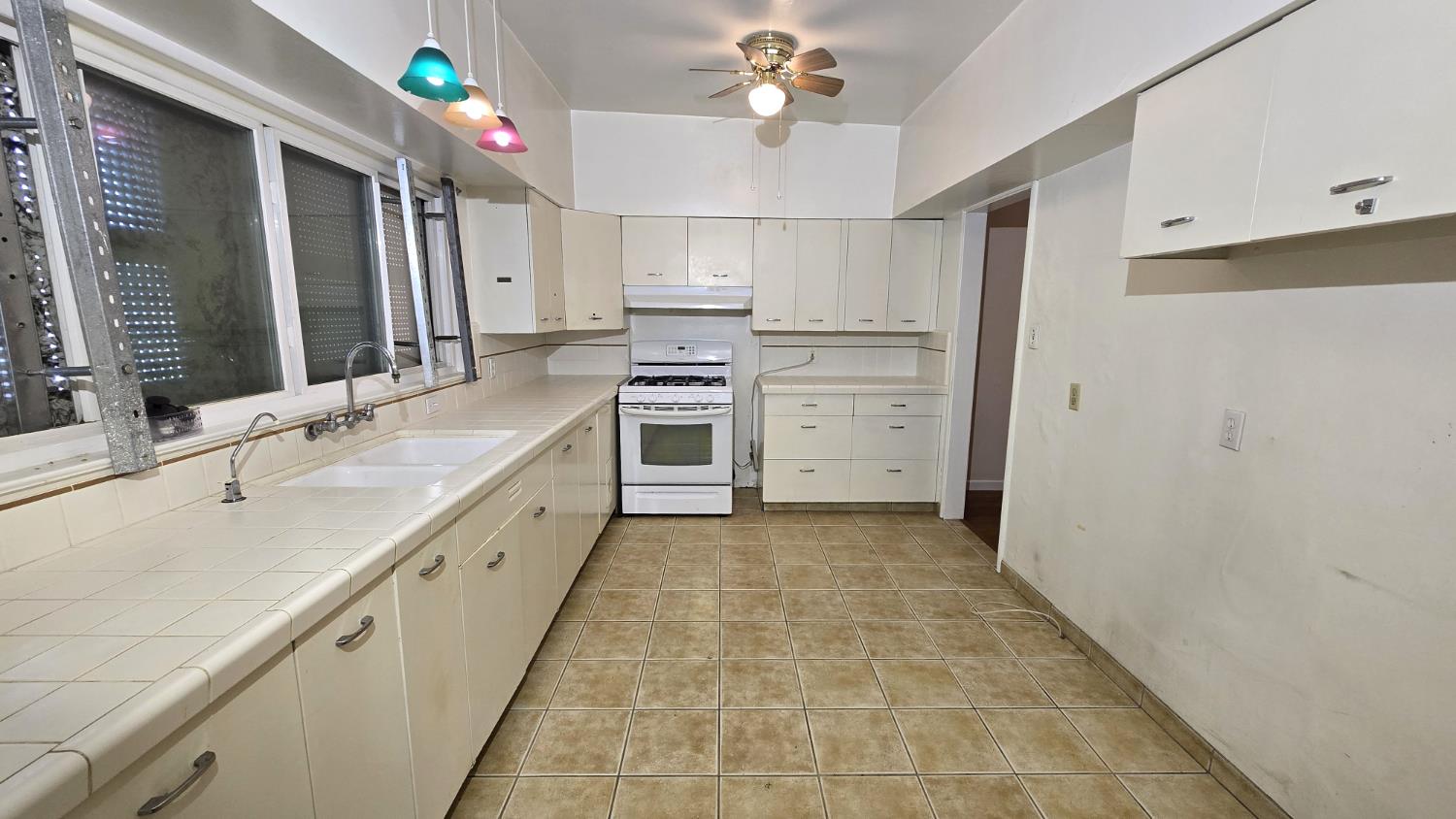 3015 N Adoline Ave, Fresno, CA 93705