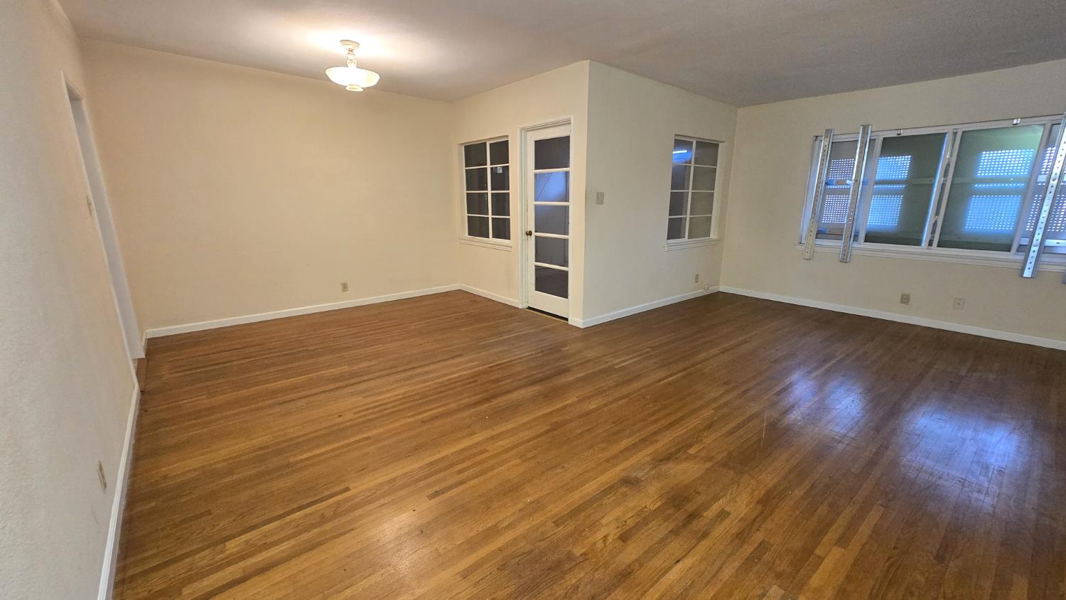 3015 N Adoline Ave, Fresno, CA 93705