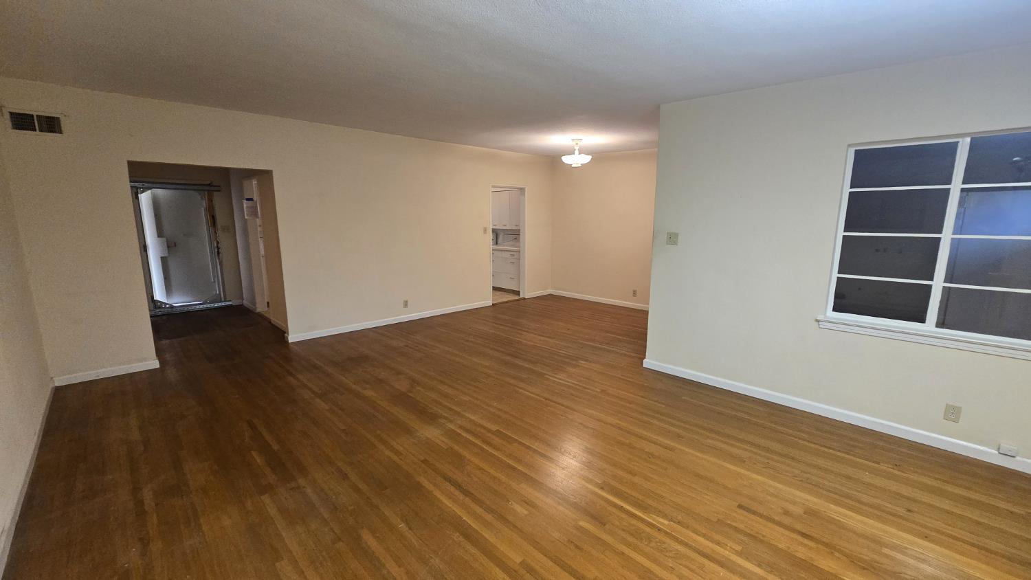 3015 N Adoline Ave, Fresno, CA 93705