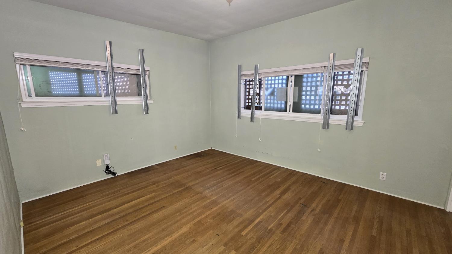 3015 N Adoline Ave, Fresno, CA 93705