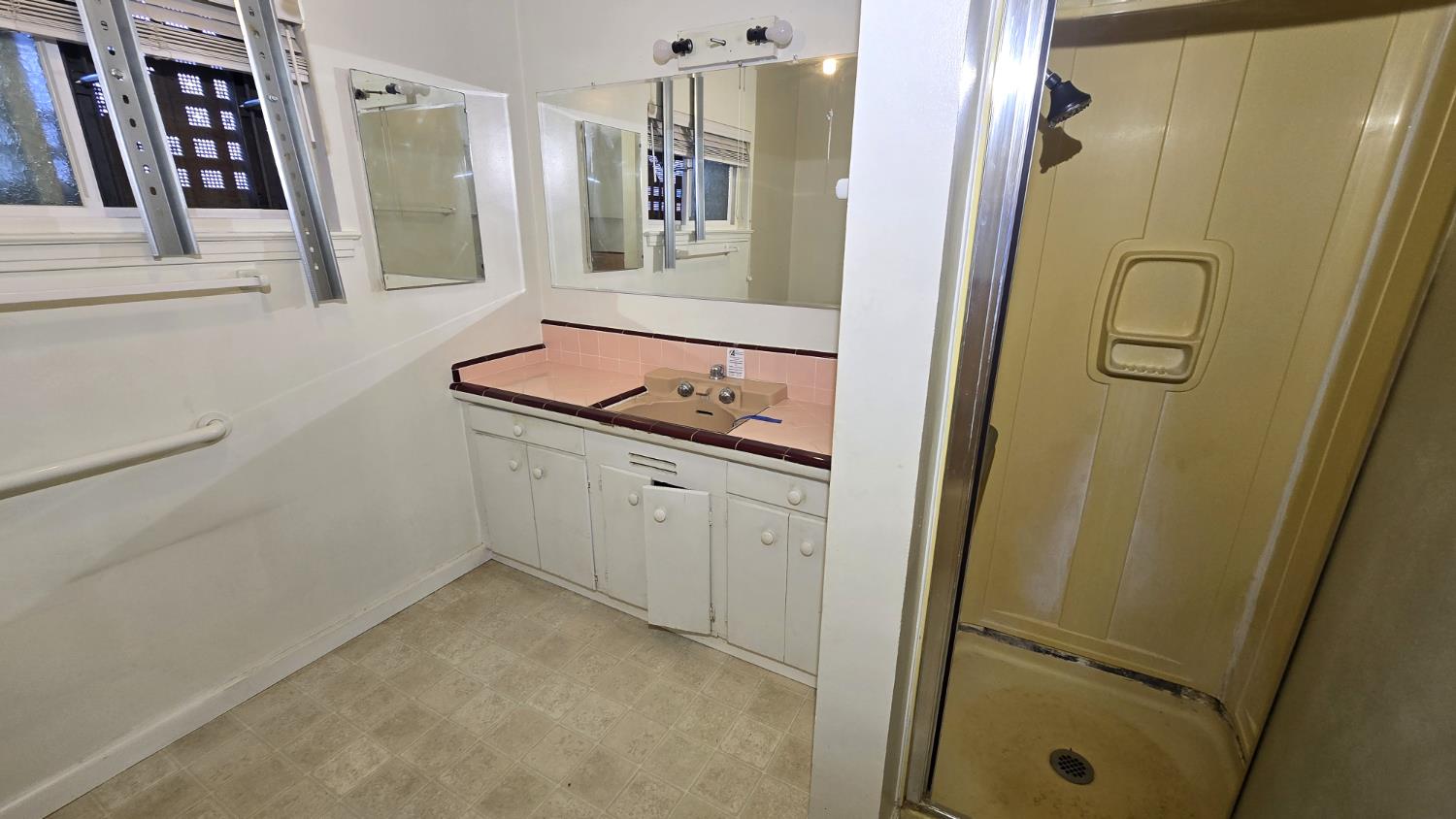 3015 N Adoline Ave, Fresno, CA 93705