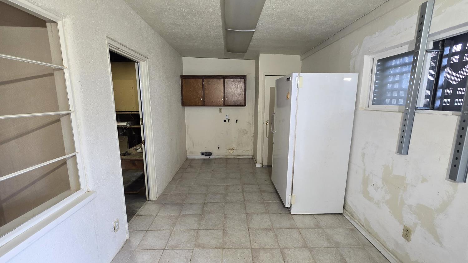 3015 N Adoline Ave, Fresno, CA 93705