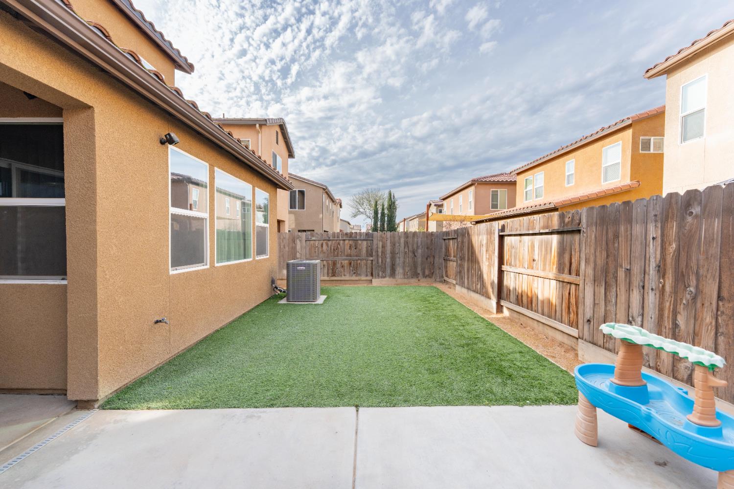 835 Fir St W, Madera, CA 93636