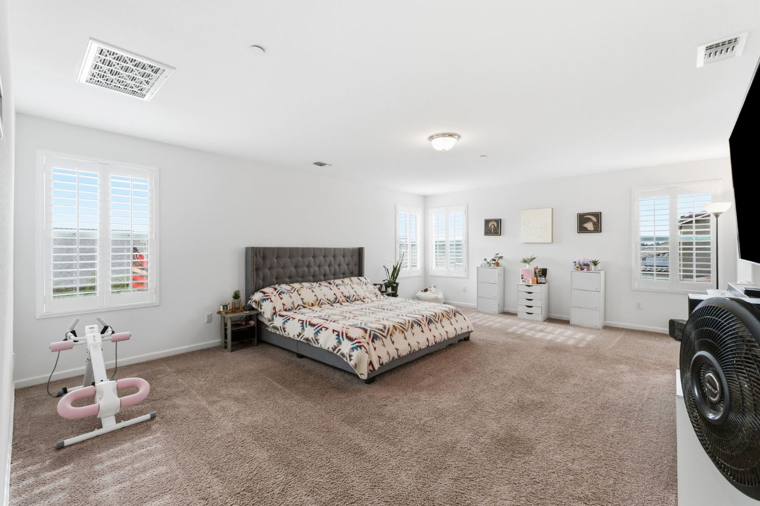 6349 W Acacia Ave, Fresno, CA 93723