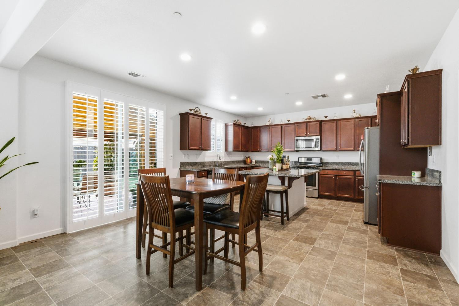 6349 W Acacia Ave, Fresno, CA 93723