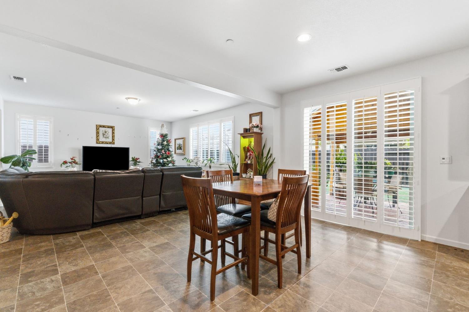 6349 W Acacia Ave, Fresno, CA 93723