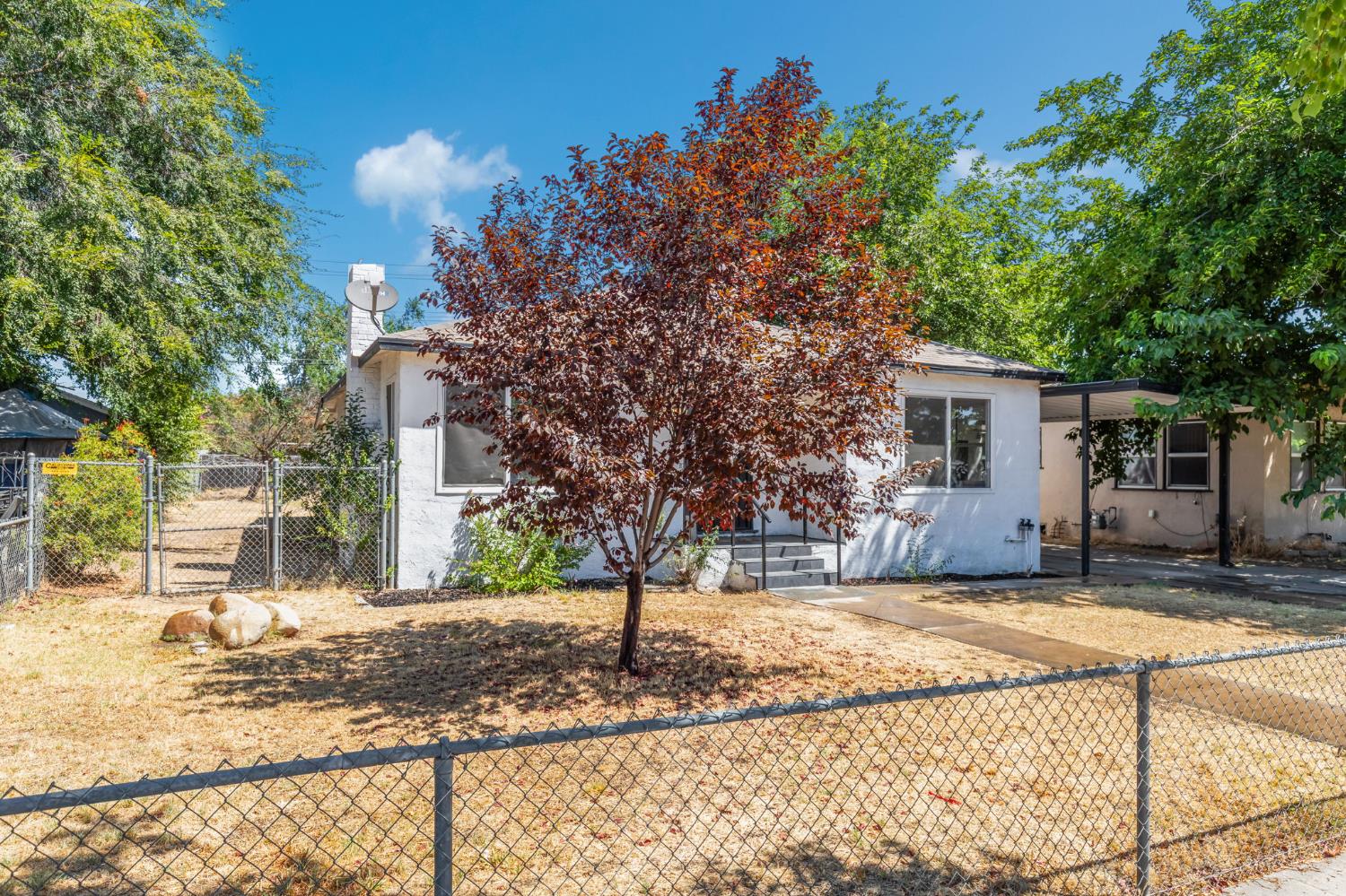 1528 W Cortland Ave, Fresno, CA 93705