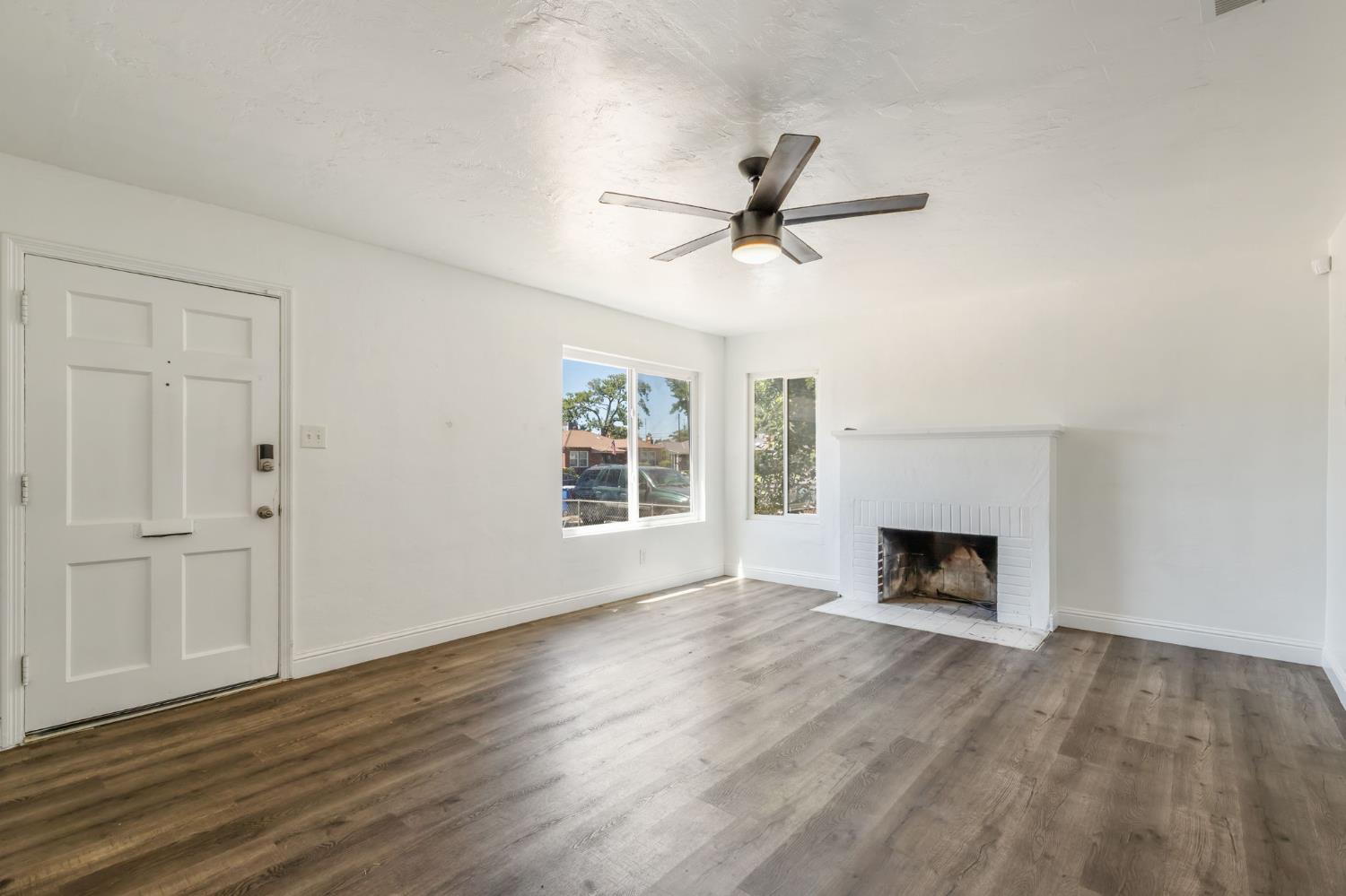 1528 W Cortland Ave, Fresno, CA 93705