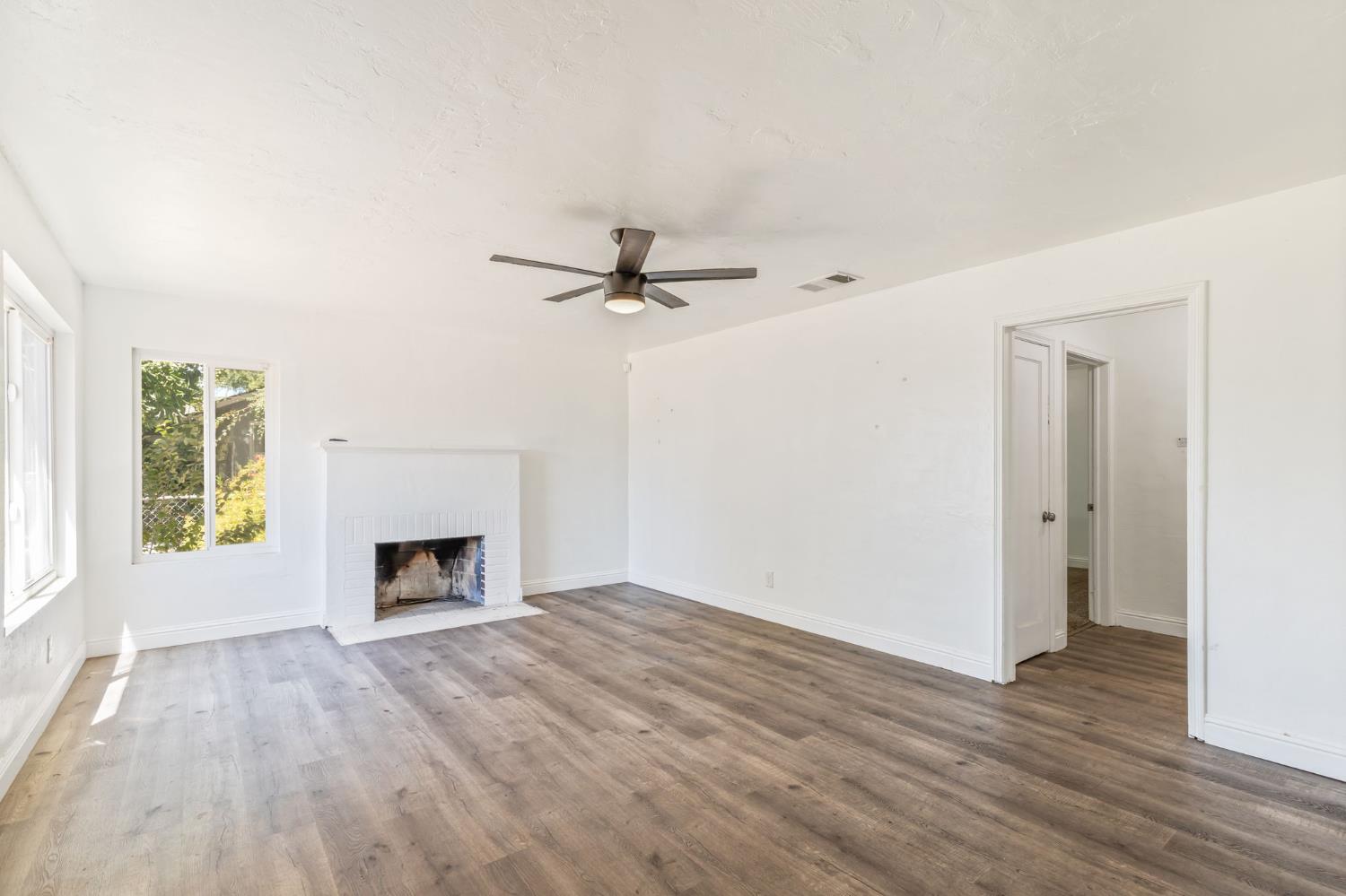 1528 W Cortland Ave, Fresno, CA 93705