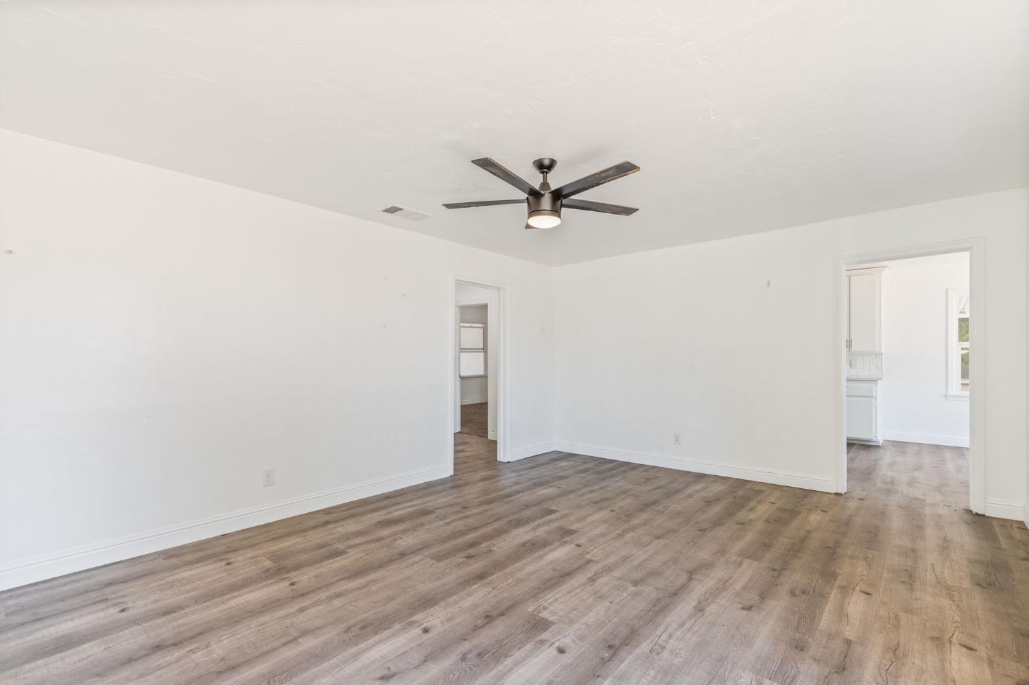 1528 W Cortland Ave, Fresno, CA 93705