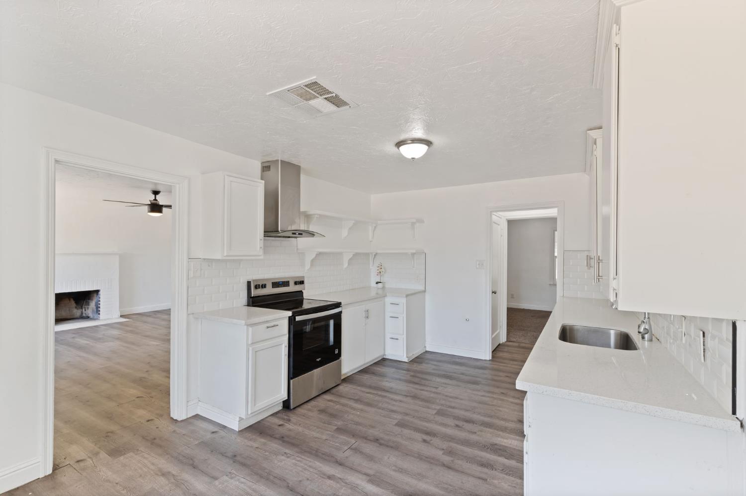 1528 W Cortland Ave, Fresno, CA 93705