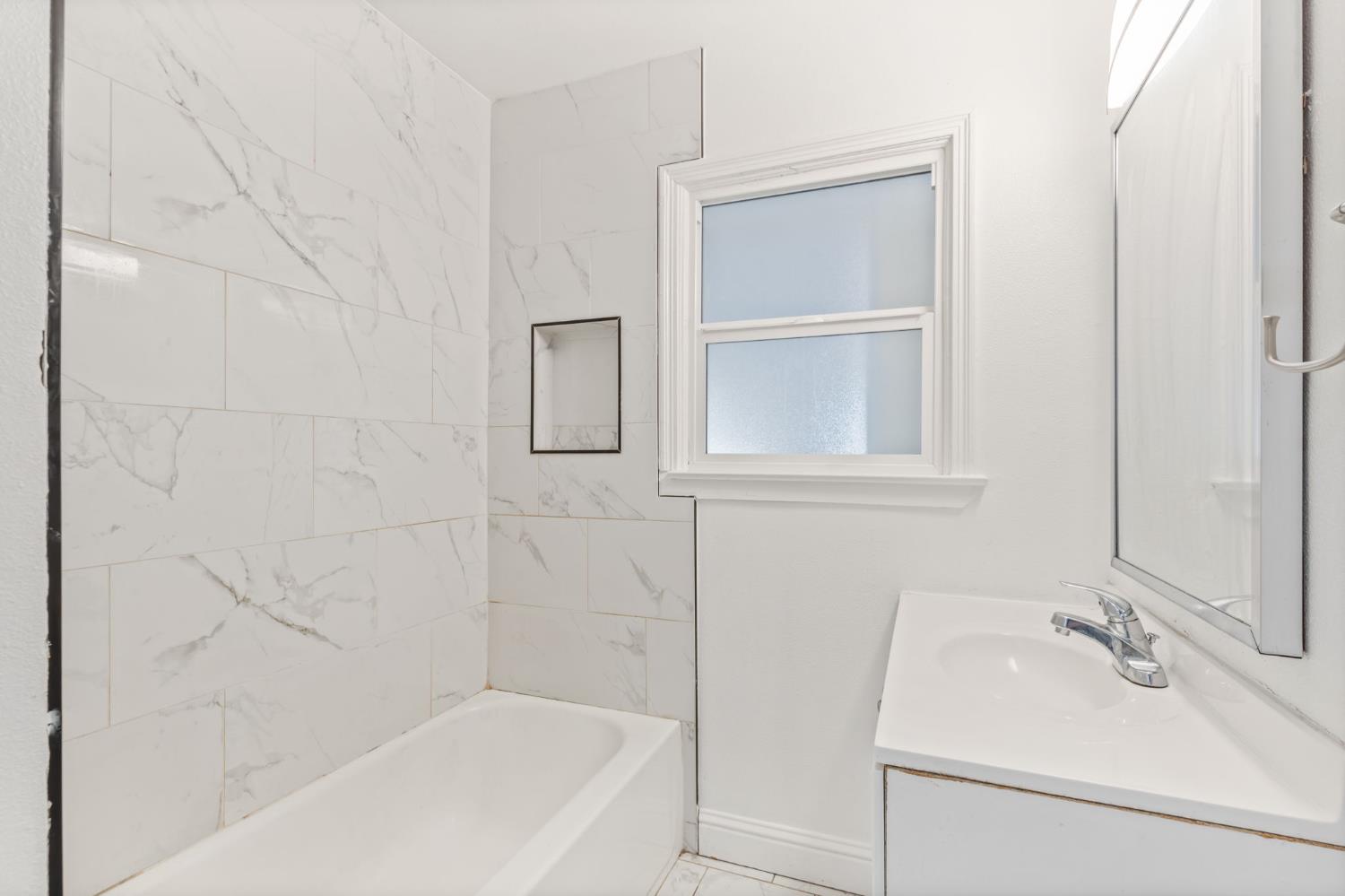 1528 W Cortland Ave, Fresno, CA 93705