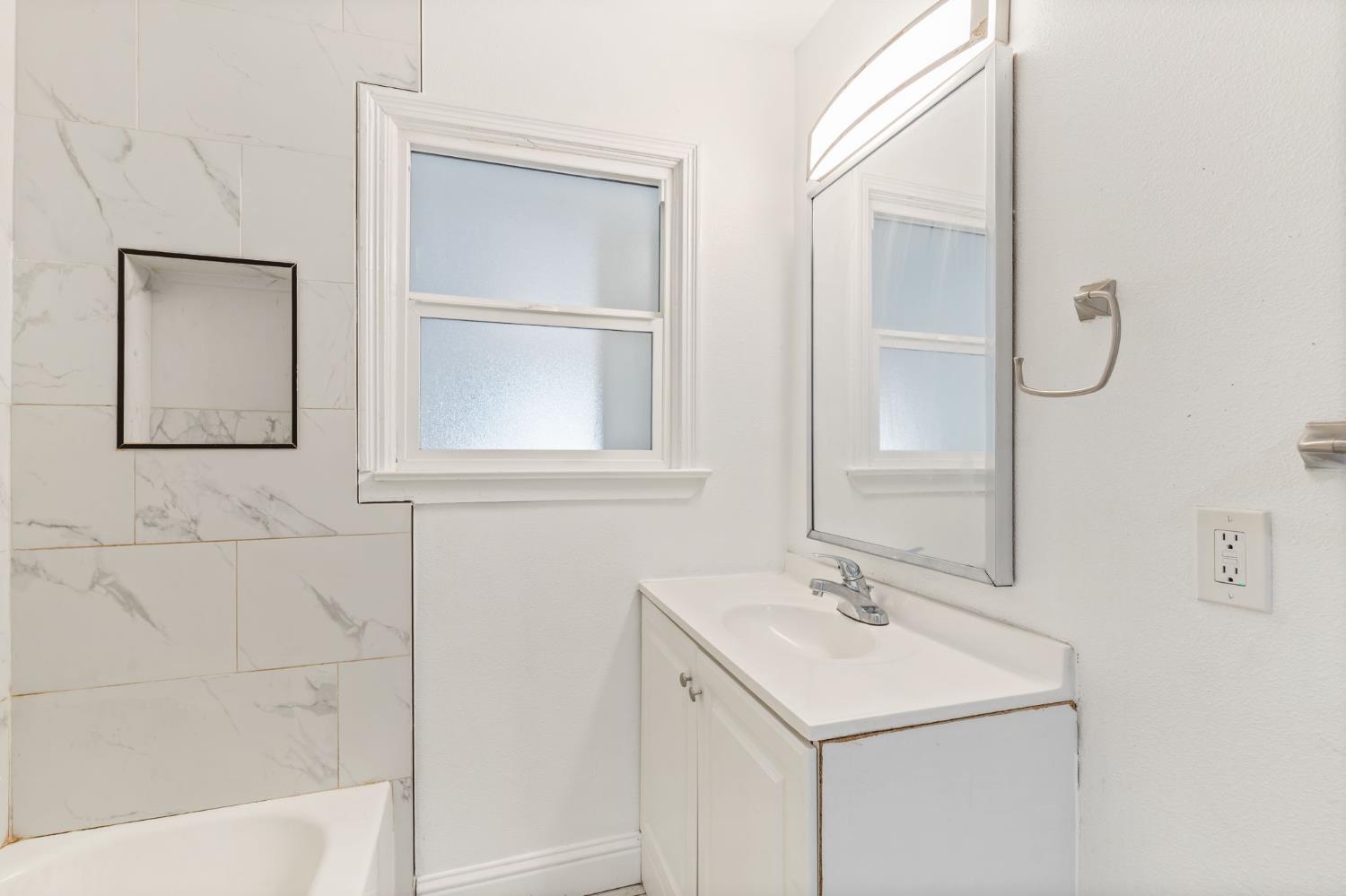 1528 W Cortland Ave, Fresno, CA 93705