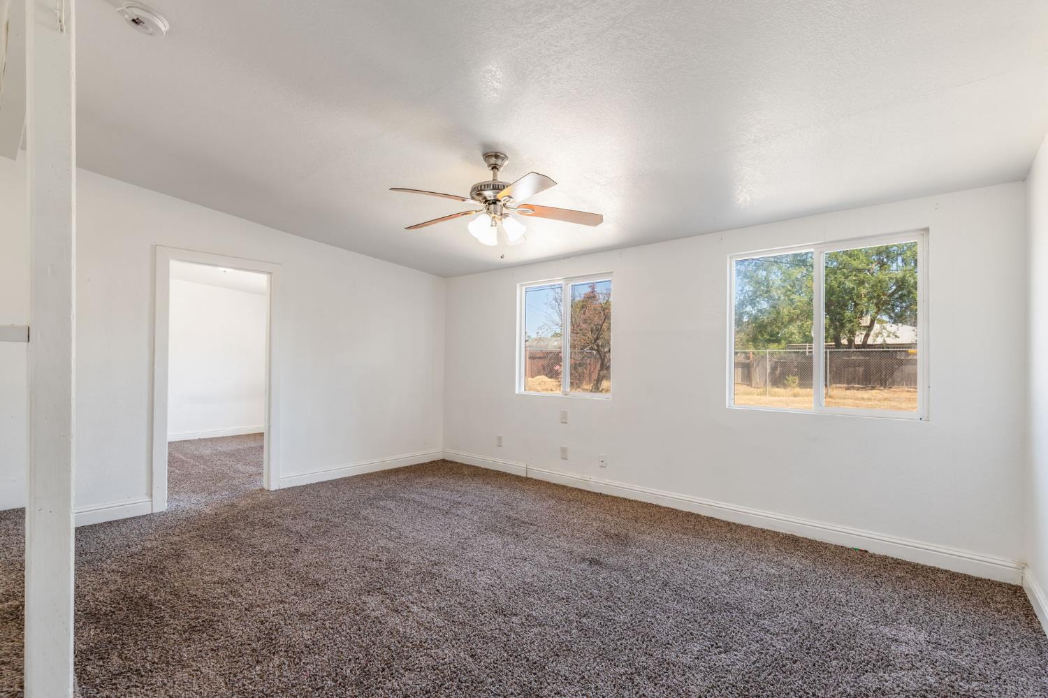 1528 W Cortland Ave, Fresno, CA 93705