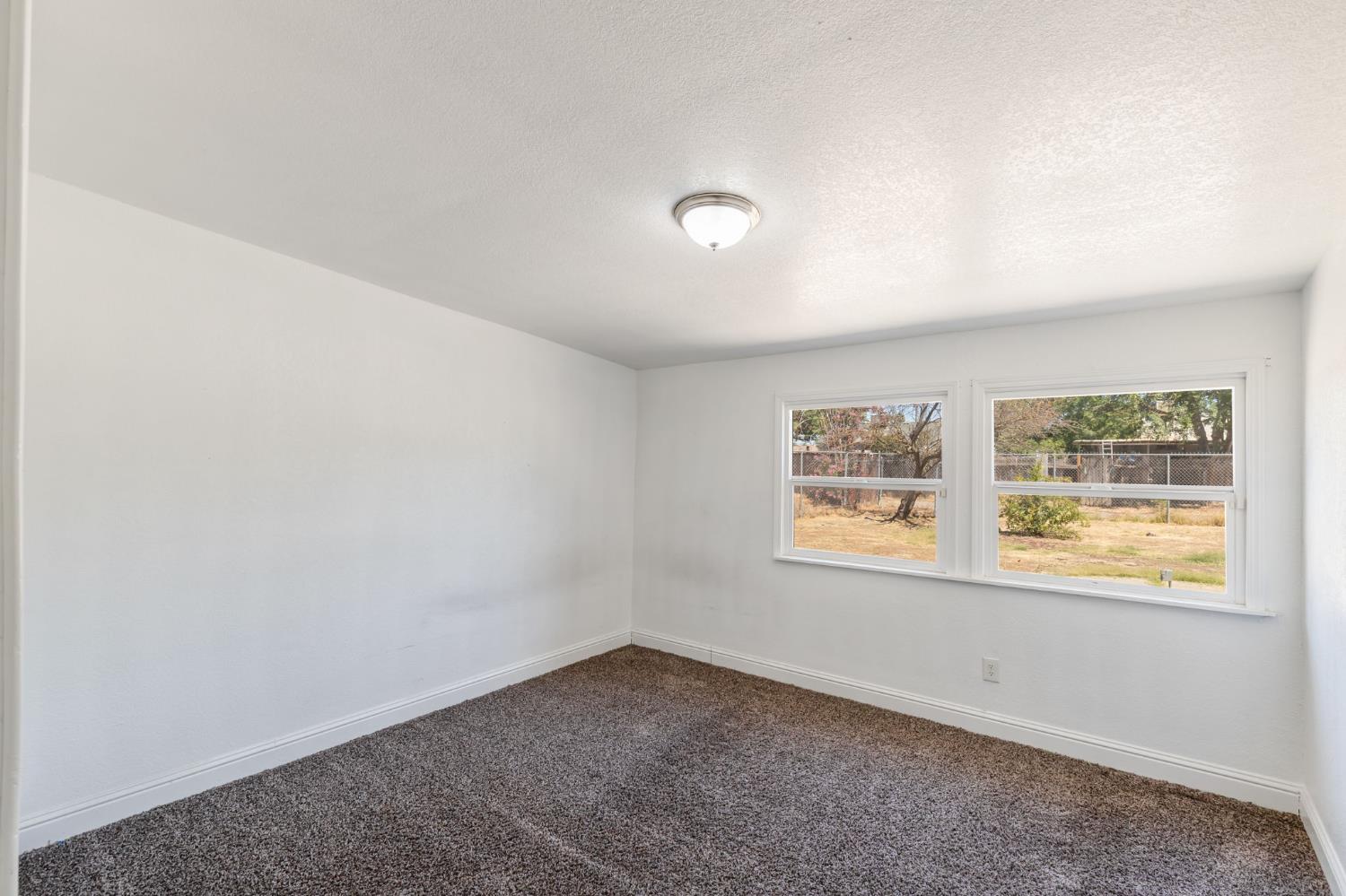 1528 W Cortland Ave, Fresno, CA 93705