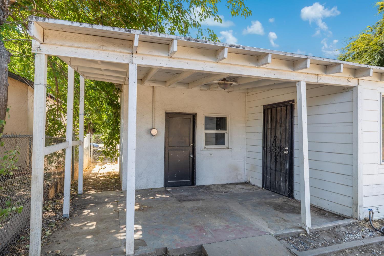 1528 W Cortland Ave, Fresno, CA 93705