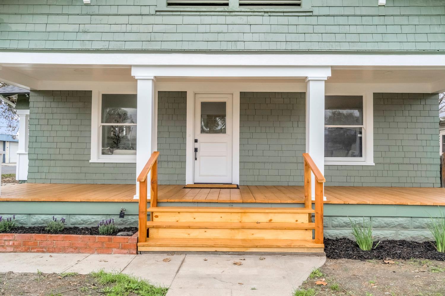 1357 F St, Reedley, CA 93654