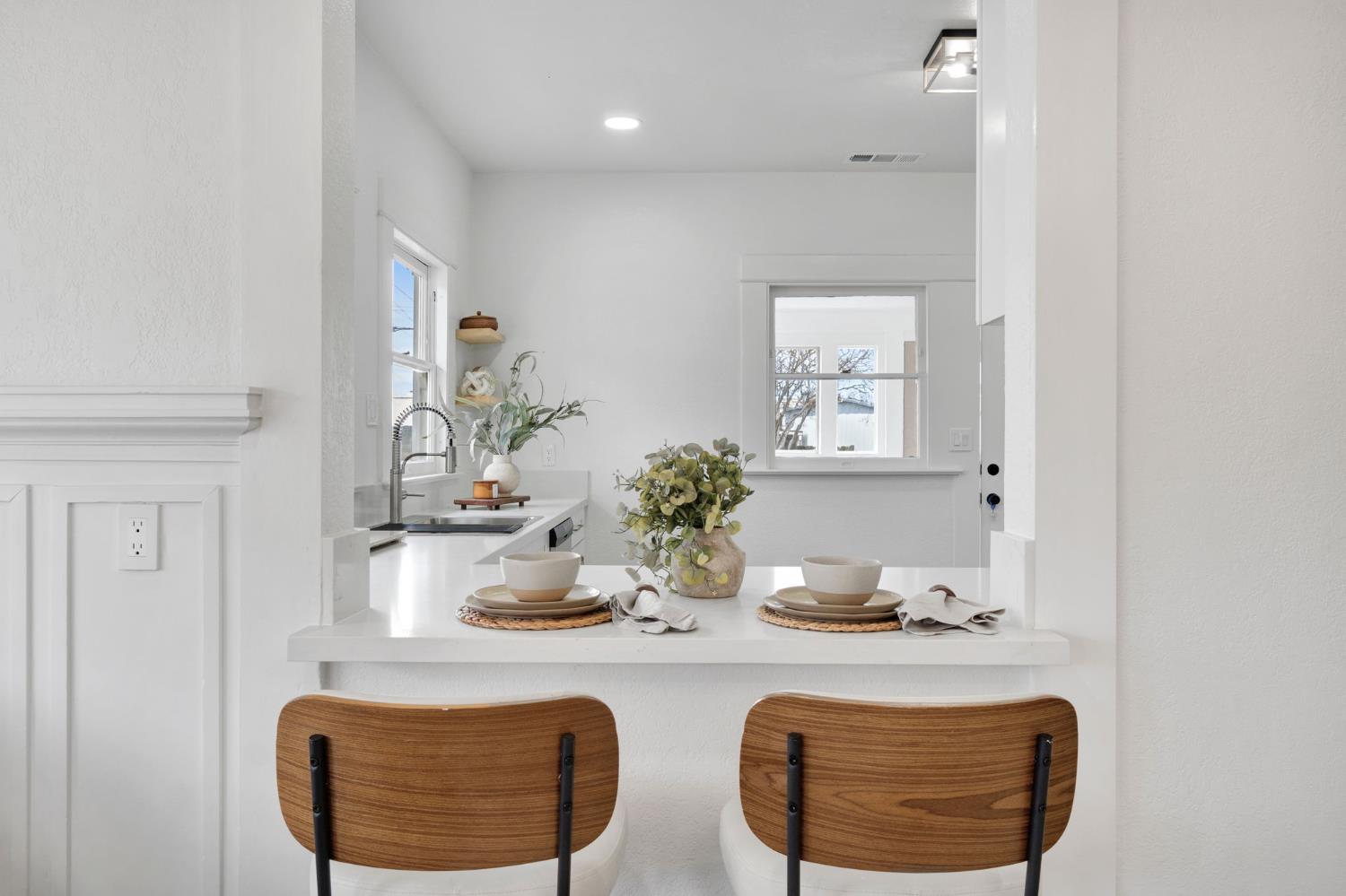 1357 F St, Reedley, CA 93654