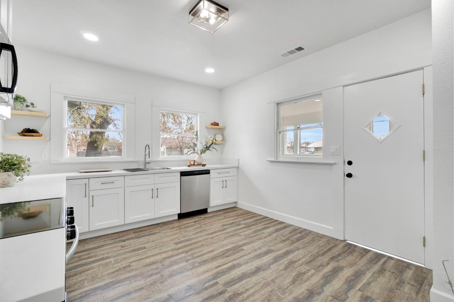 1357 F St, Reedley, CA 93654