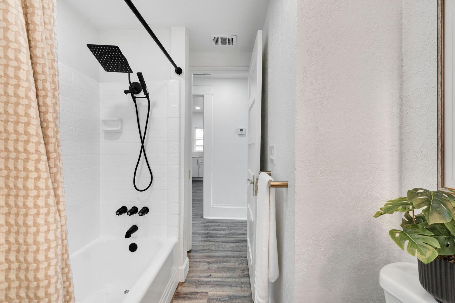 1357 F St, Reedley, CA 93654