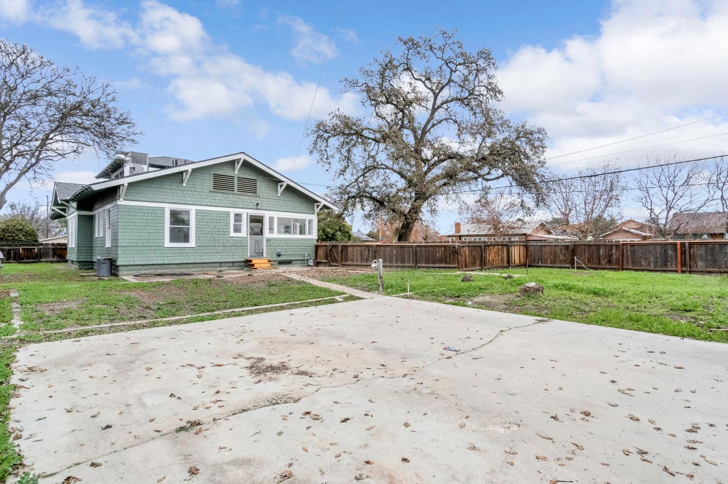 1357 F St, Reedley, CA 93654
