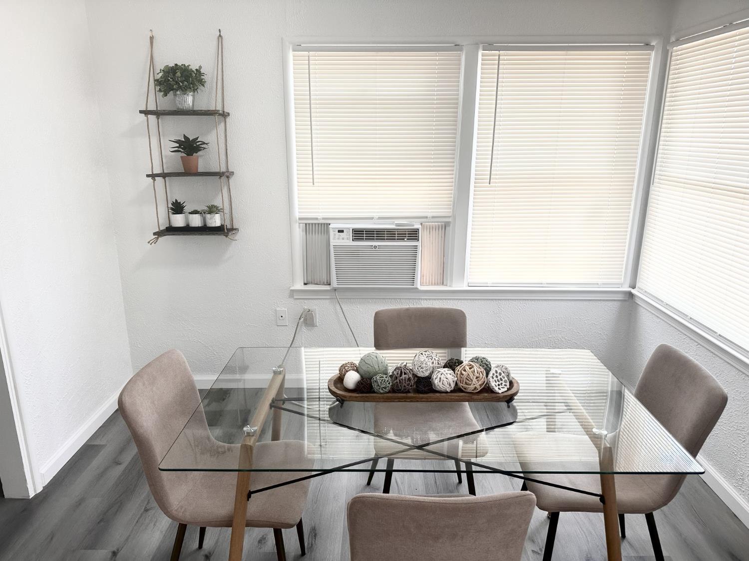 102 E Willamette Ave, Fresno, CA 93706