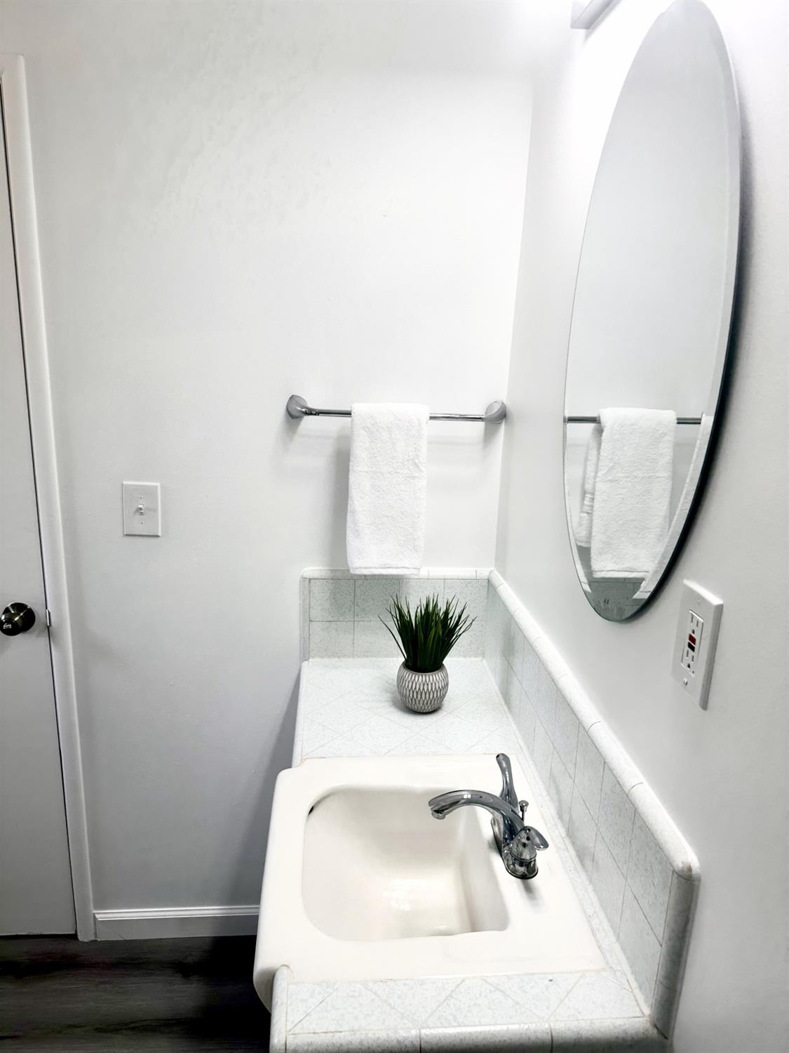 102 E Willamette Ave, Fresno, CA 93706