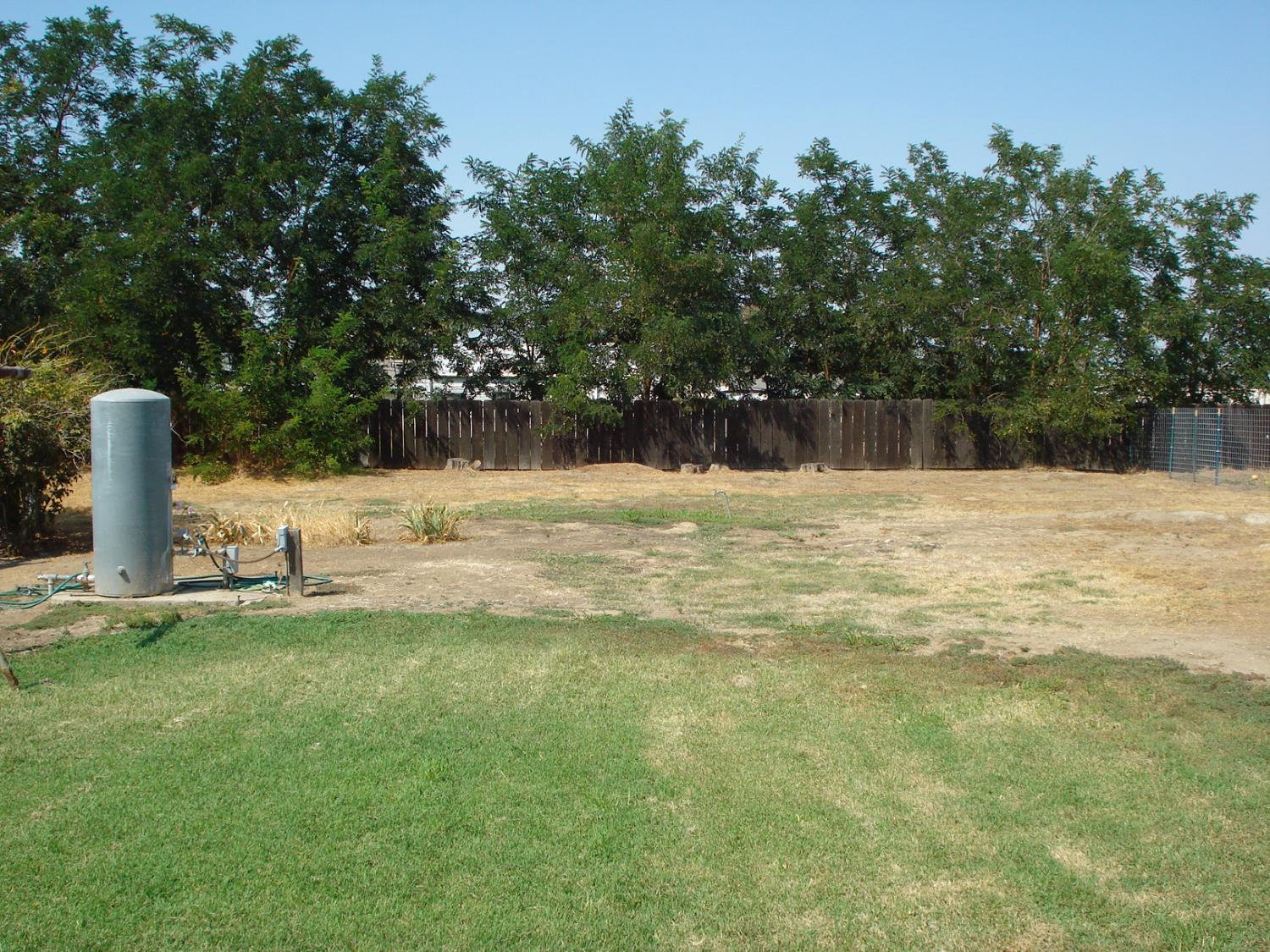 102 E Willamette Ave, Fresno, CA 93706