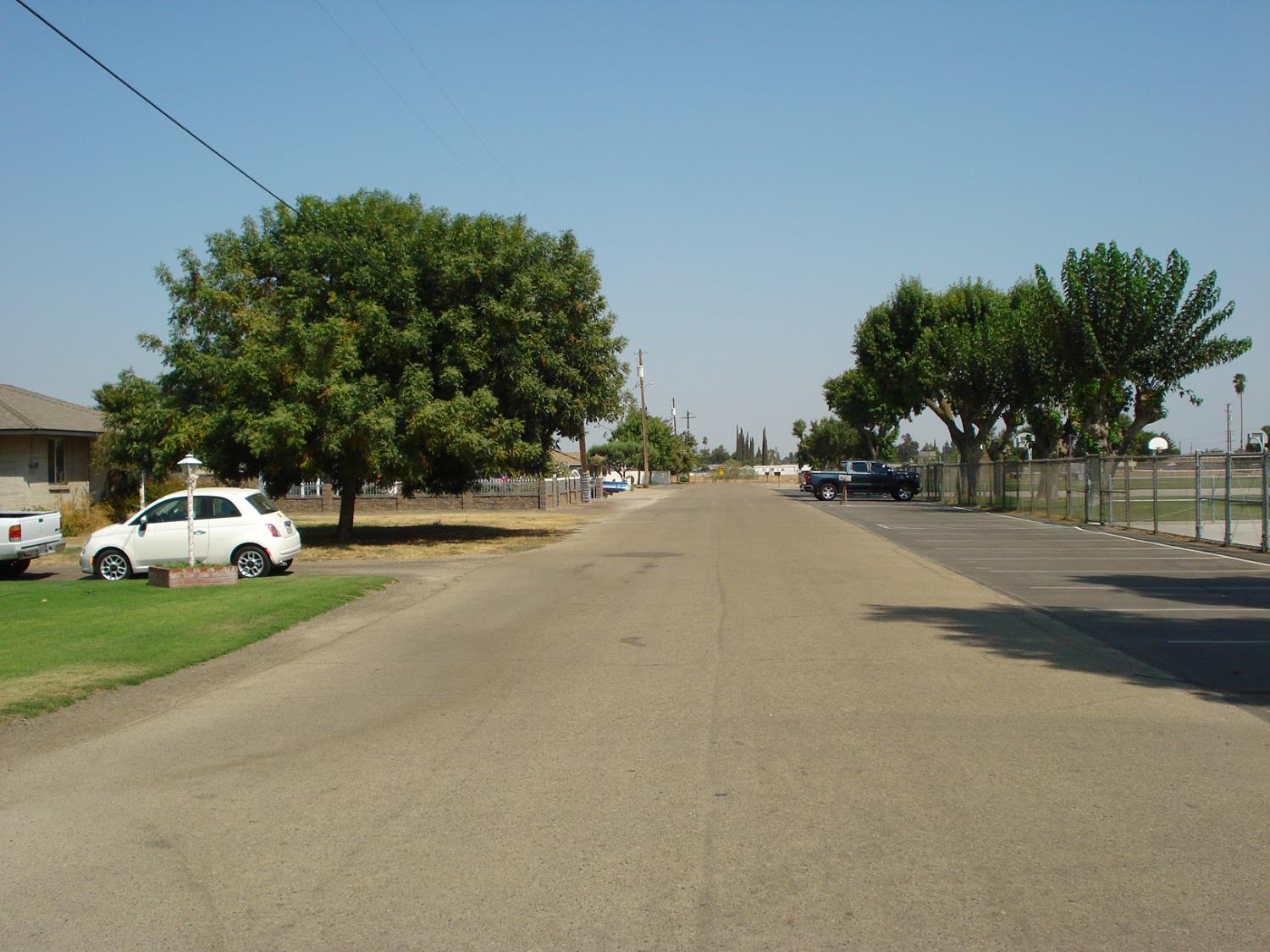 102 E Willamette Ave, Fresno, CA 93706