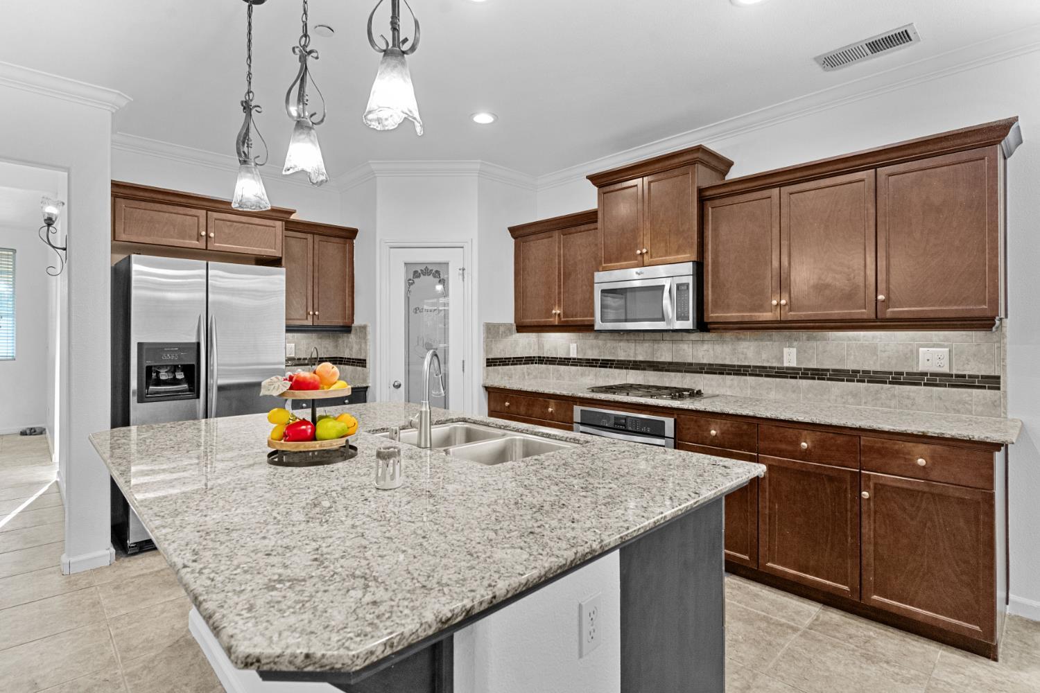 603 Kaweah Ave, Clovis, CA 93619