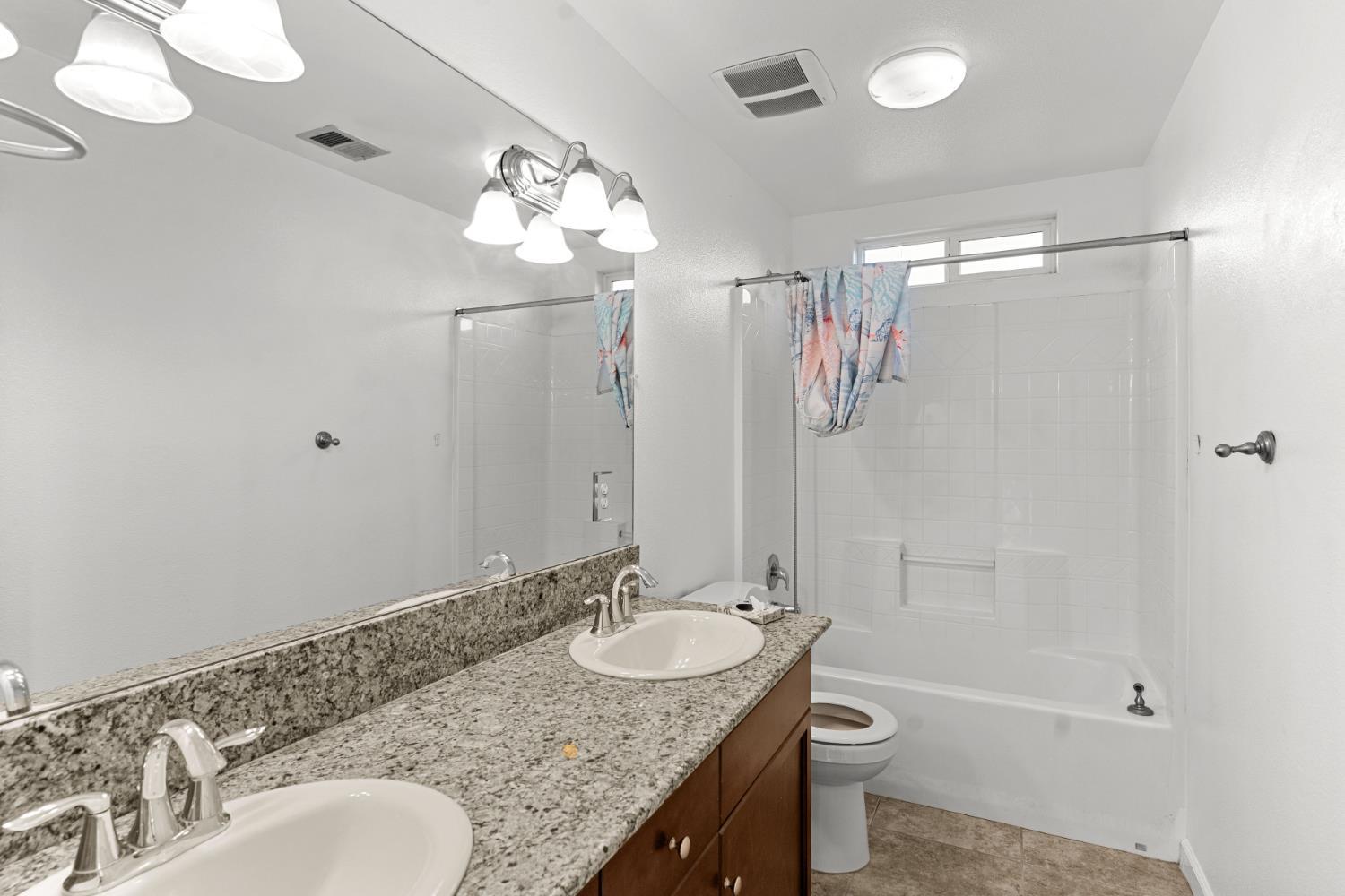 603 Kaweah Ave, Clovis, CA 93619