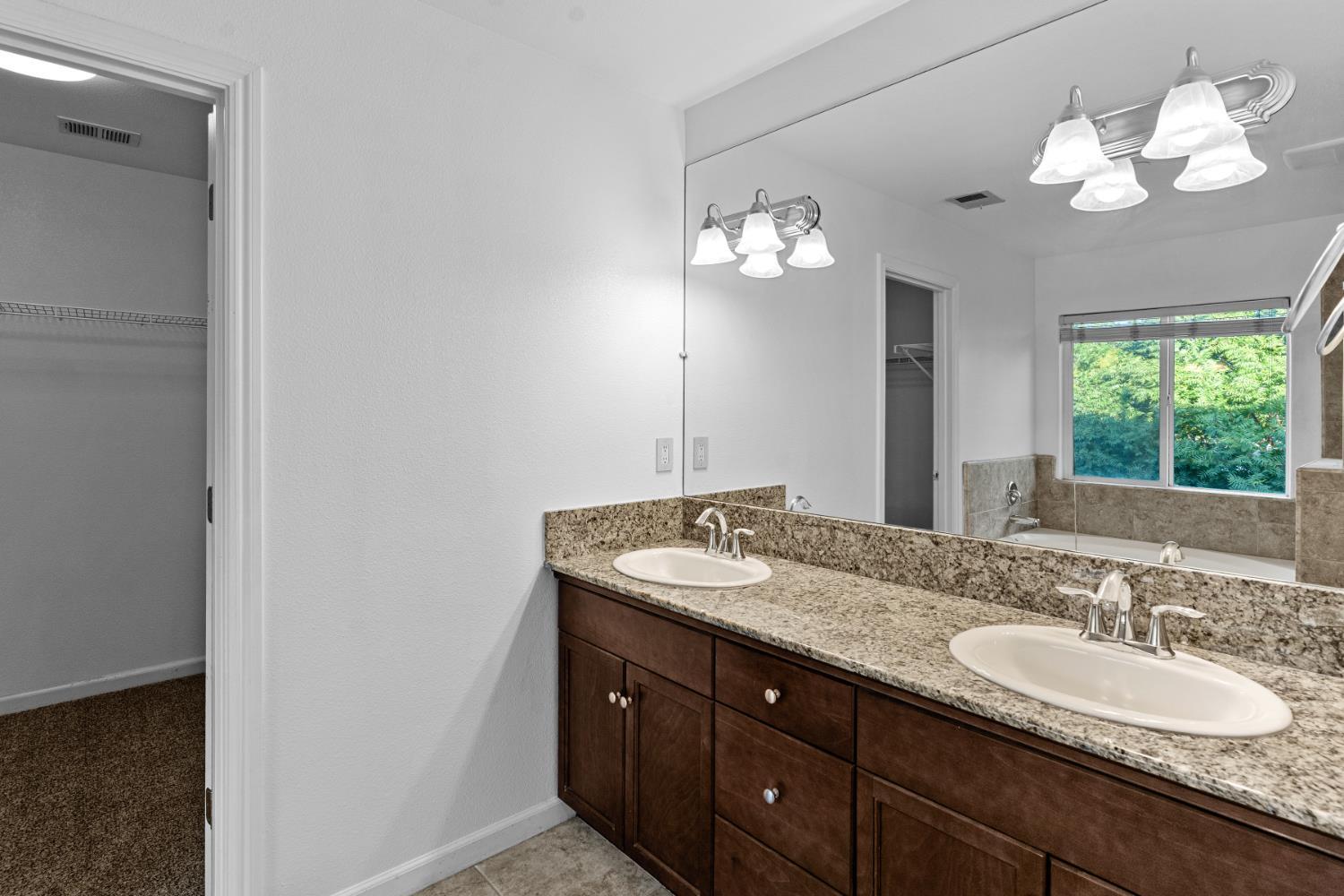 603 Kaweah Ave, Clovis, CA 93619