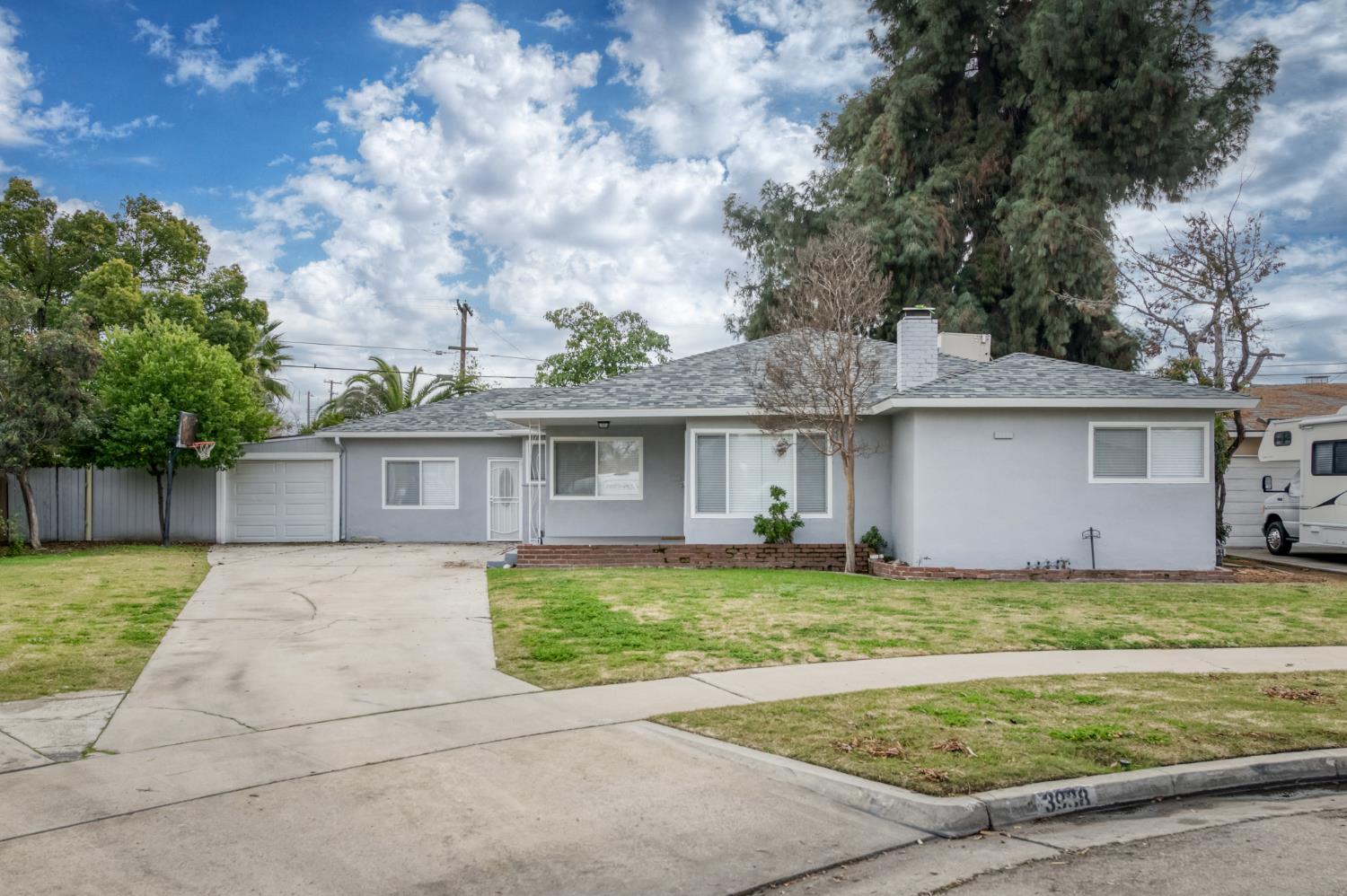 3938 E Michigan Ave, Fresno, CA 93703
