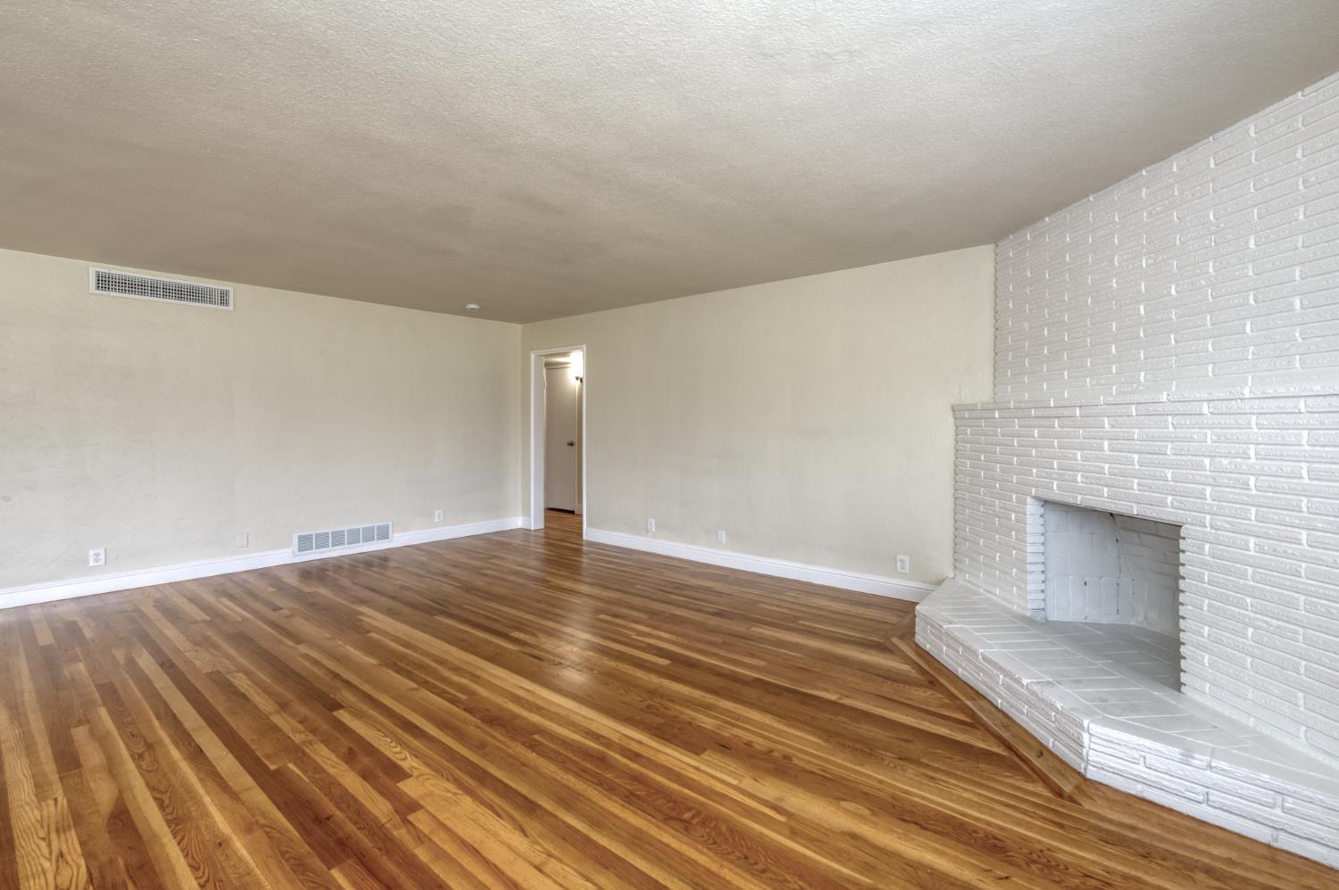 3938 E Michigan Ave, Fresno, CA 93703