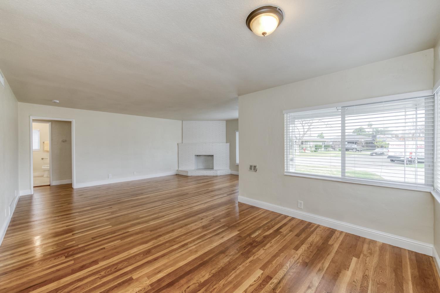 3938 E Michigan Ave, Fresno, CA 93703