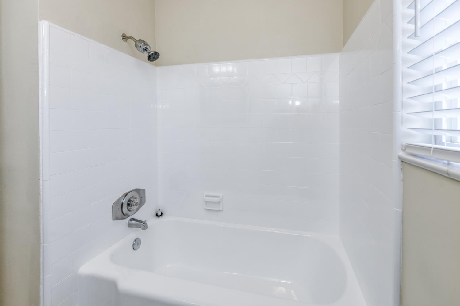 3938 E Michigan Ave, Fresno, CA 93703