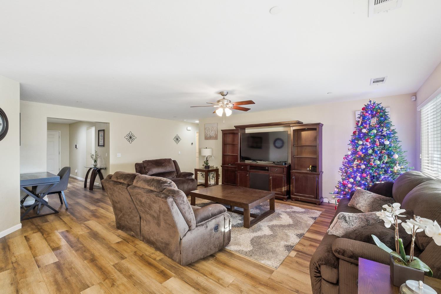 1537 N Irma St, Visalia, CA 93292