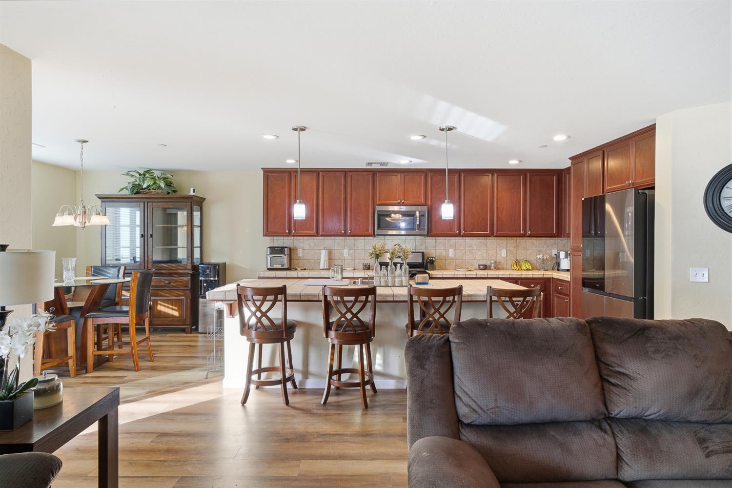 1537 N Irma St, Visalia, CA 93292