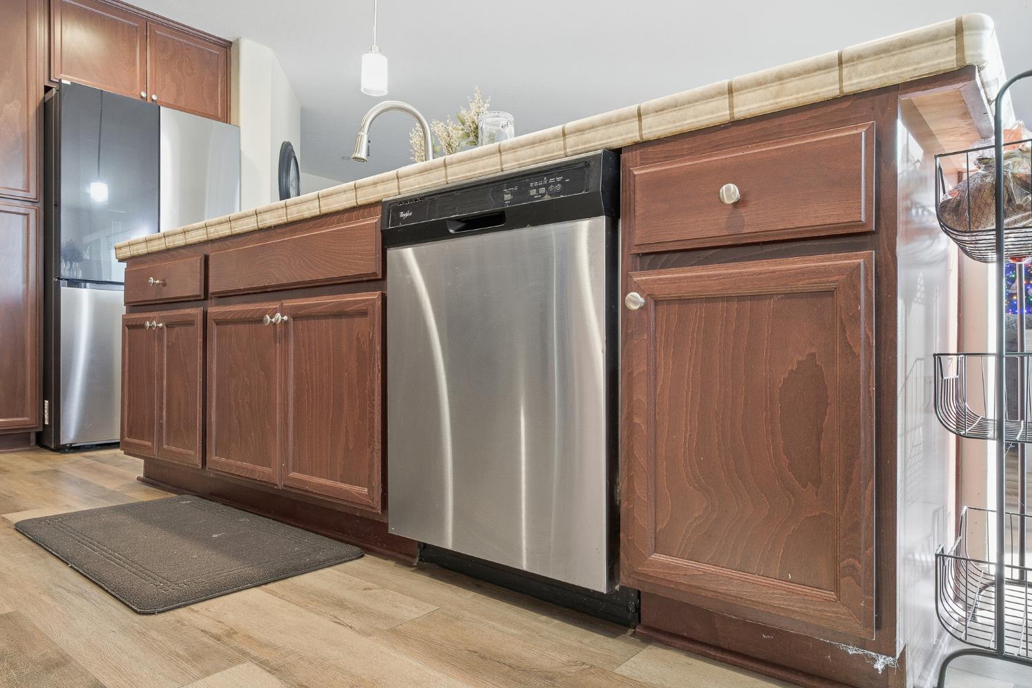 1537 N Irma St, Visalia, CA 93292