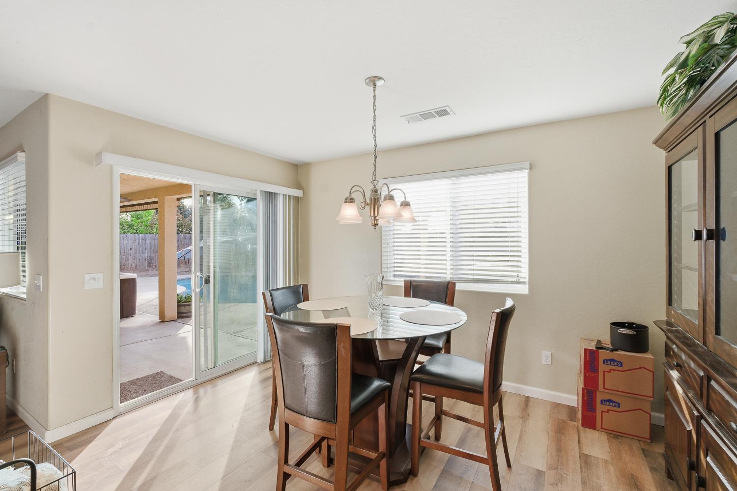 1537 N Irma St, Visalia, CA 93292