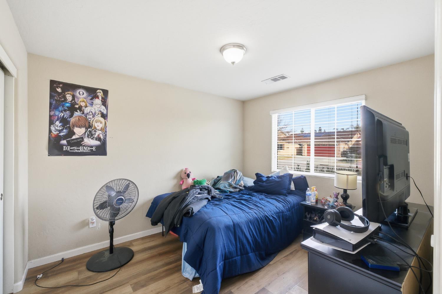 1537 N Irma St, Visalia, CA 93292