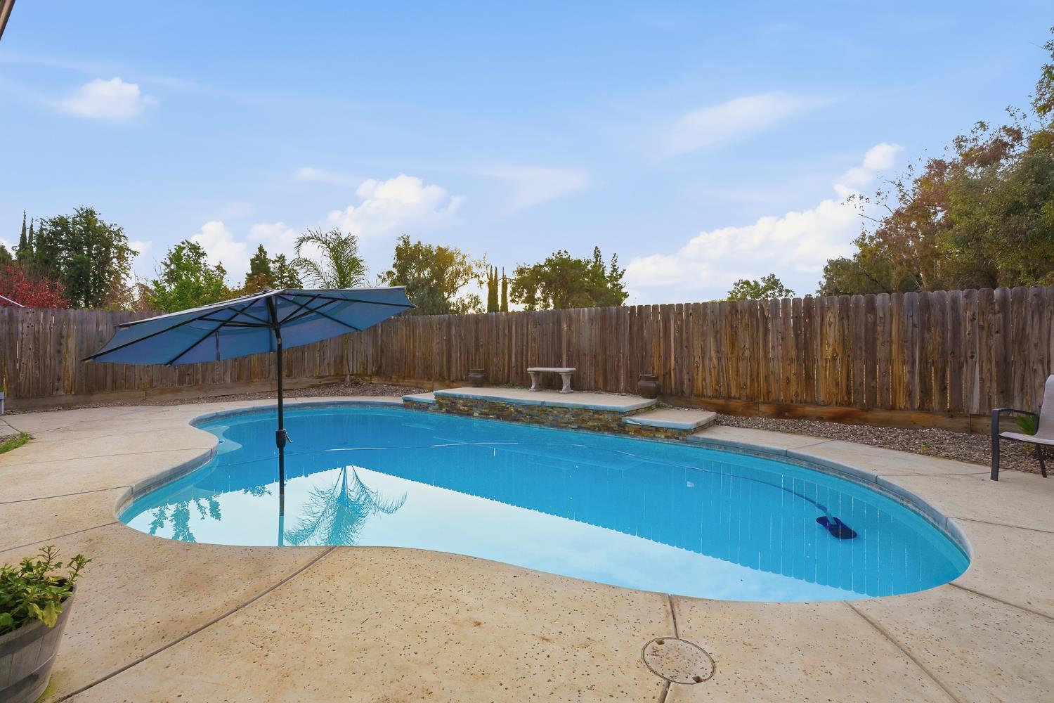 1537 N Irma St, Visalia, CA 93292