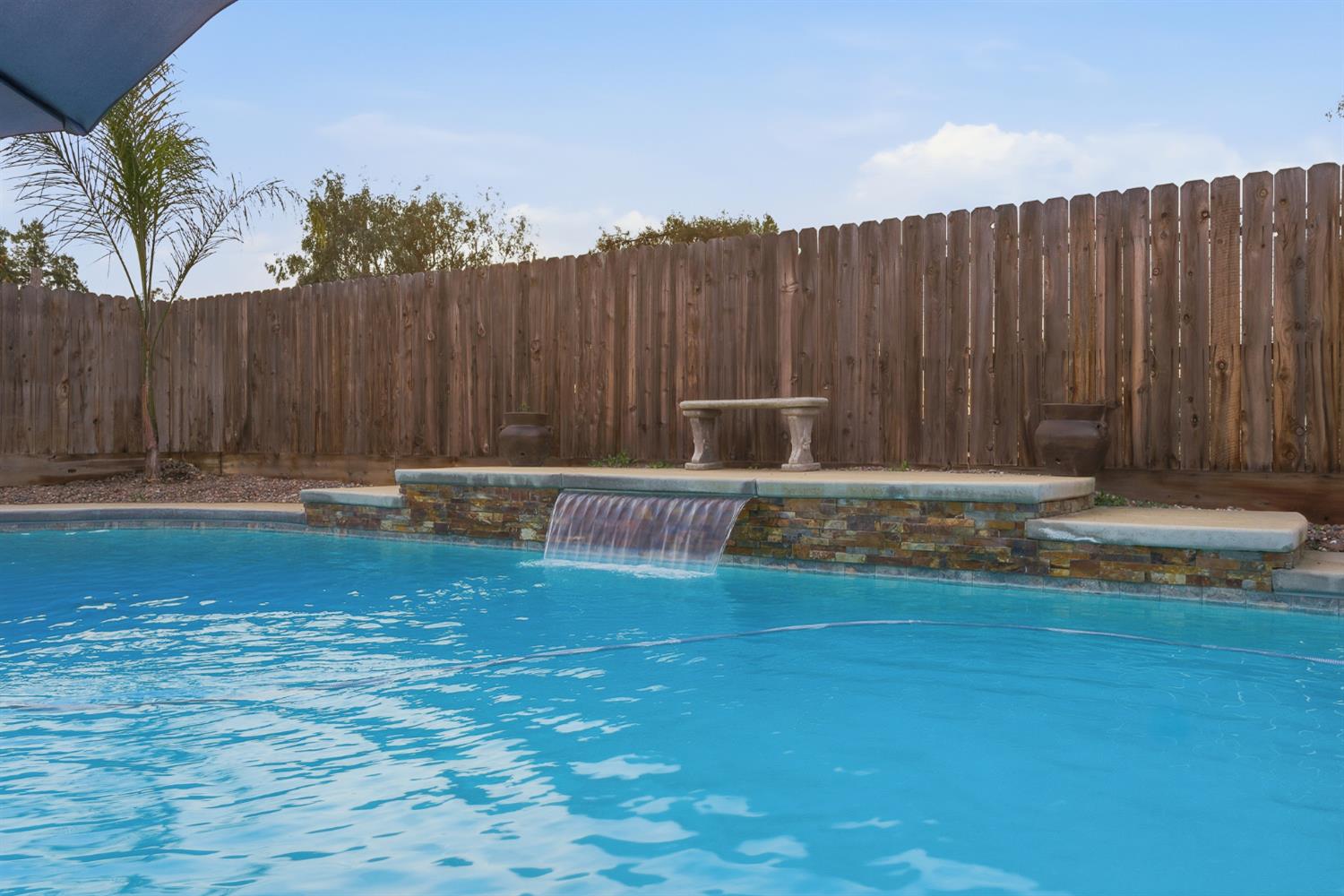 1537 N Irma St, Visalia, CA 93292