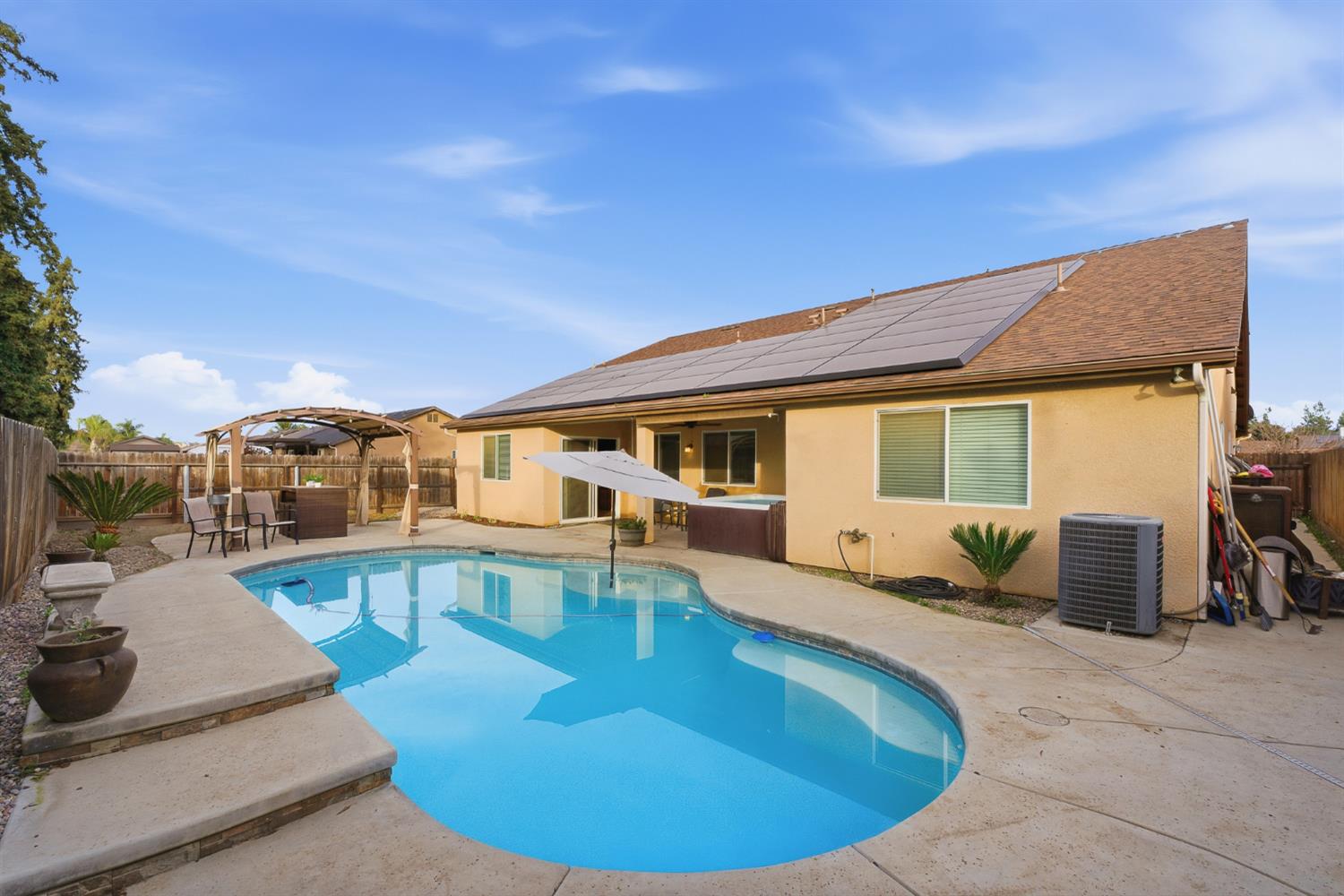 1537 N Irma St, Visalia, CA 93292