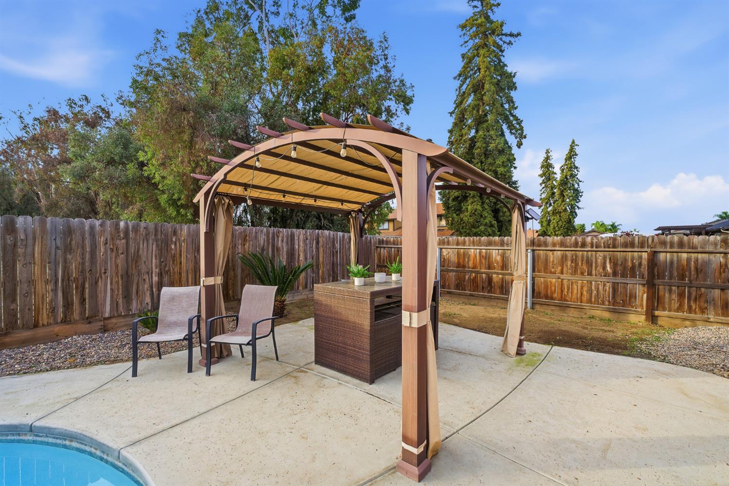 1537 N Irma St, Visalia, CA 93292