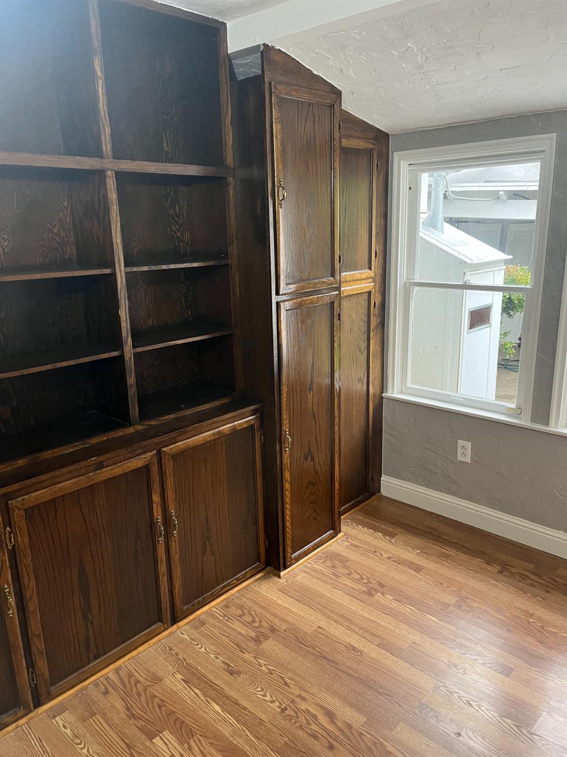 4662 E Illinois Ave, Fresno, CA 93702