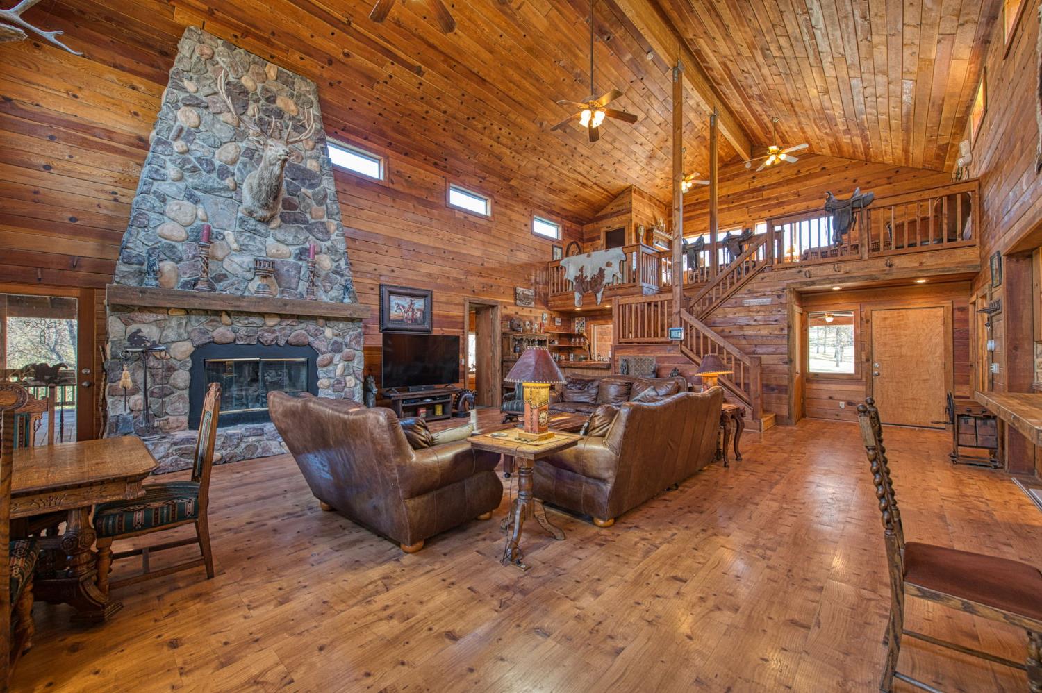 36039 Cranmore Ln, Auberry, CA 93602